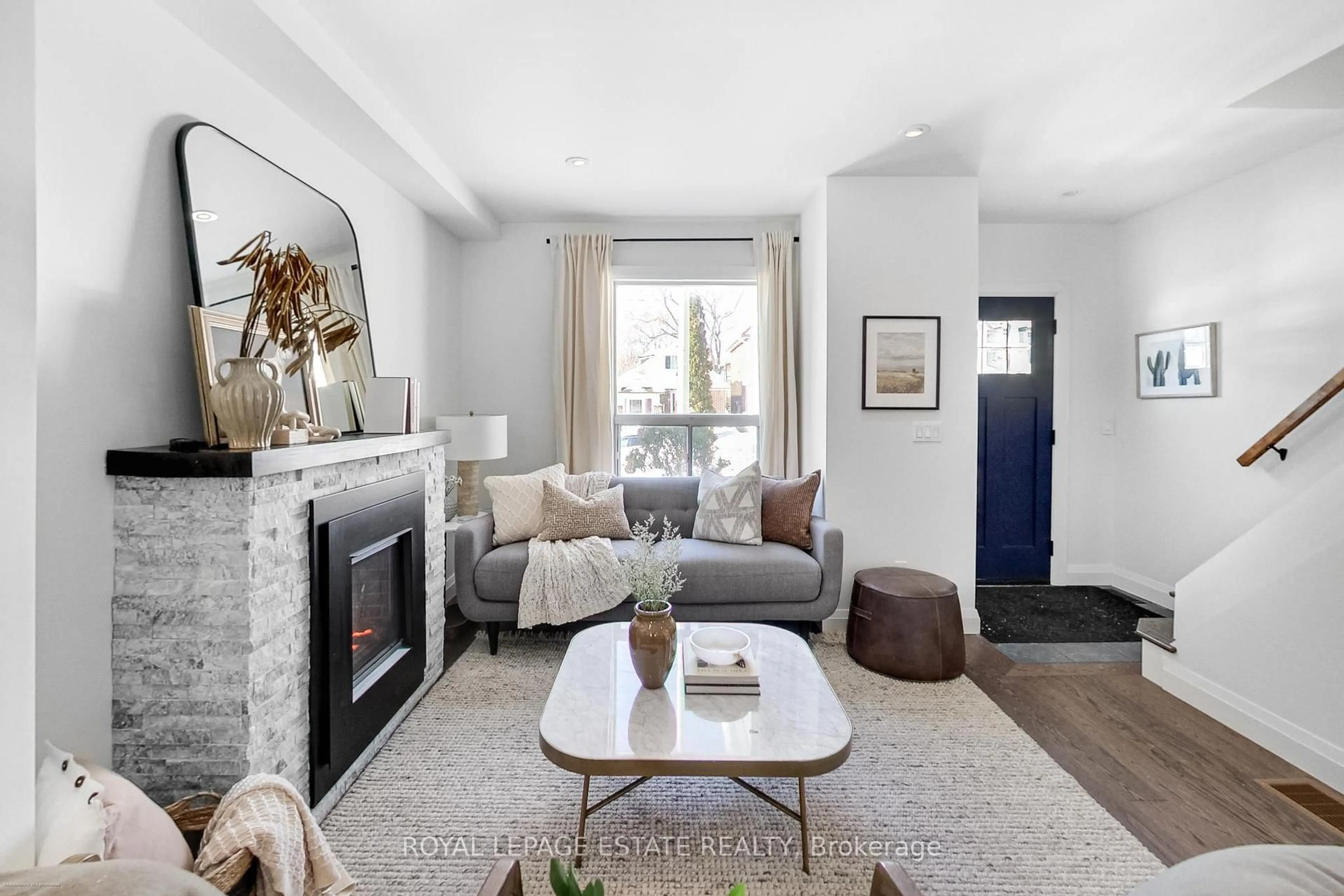 Living room with furniture, unknown for 25 Coleridge Ave, Toronto Ontario M4C 4H4