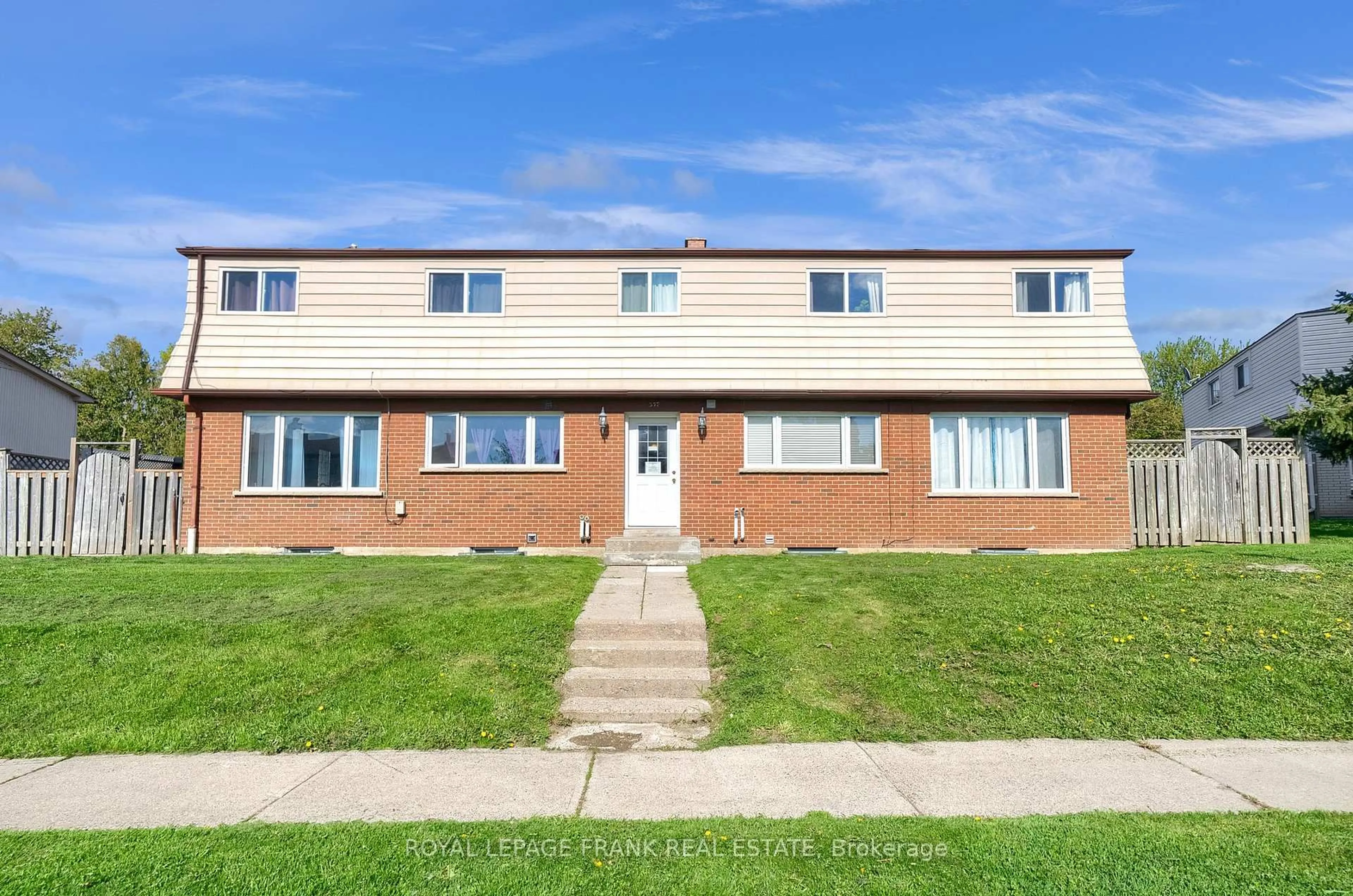 A pic from outside/outdoor area/front of a property/back of a property/a pic from drone, street for 377 Linden St, Oshawa Ontario L1H 6R6