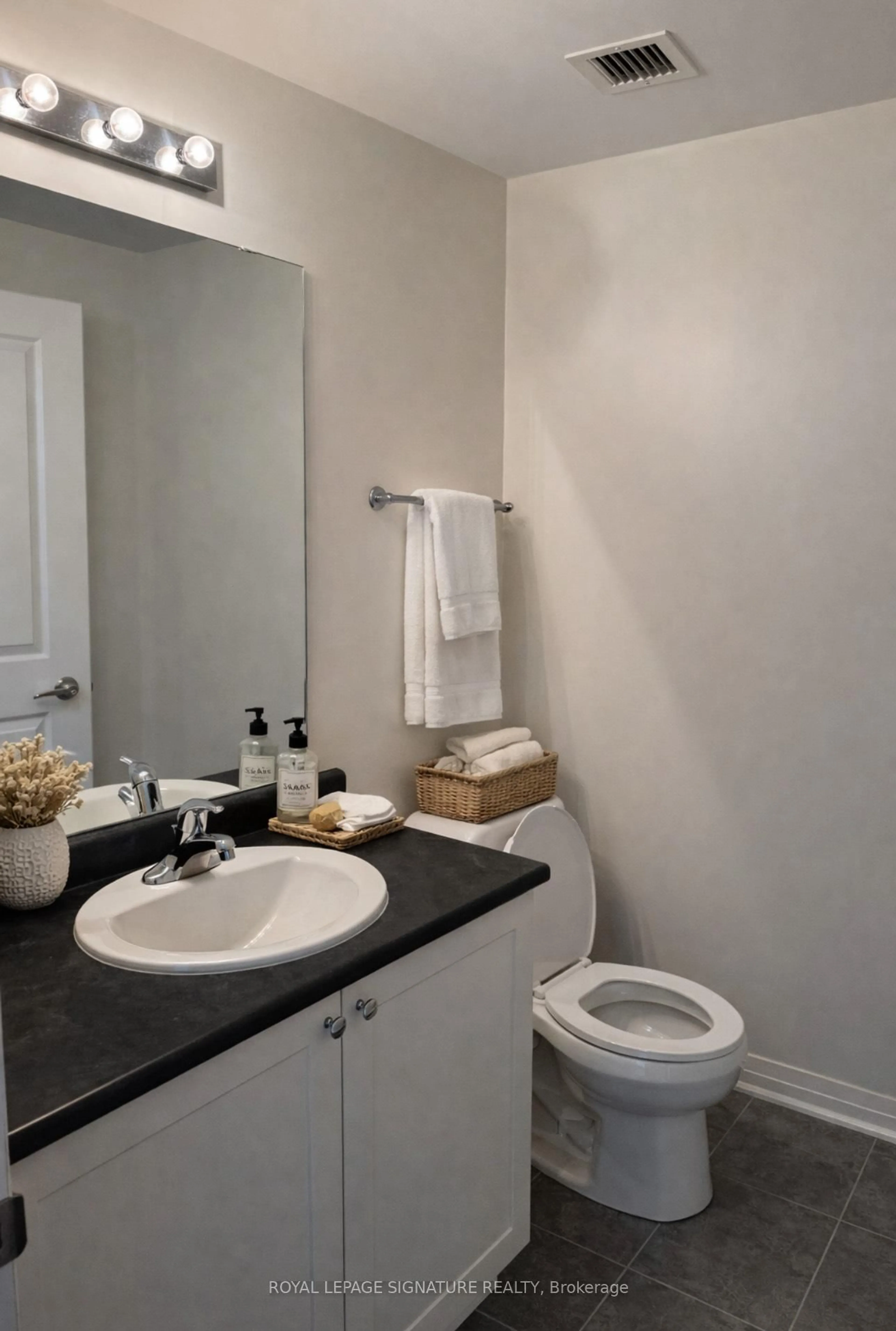 Standard bathroom, unknown for 70 Shipway Ave #211, Clarington Ontario L1B 0V7