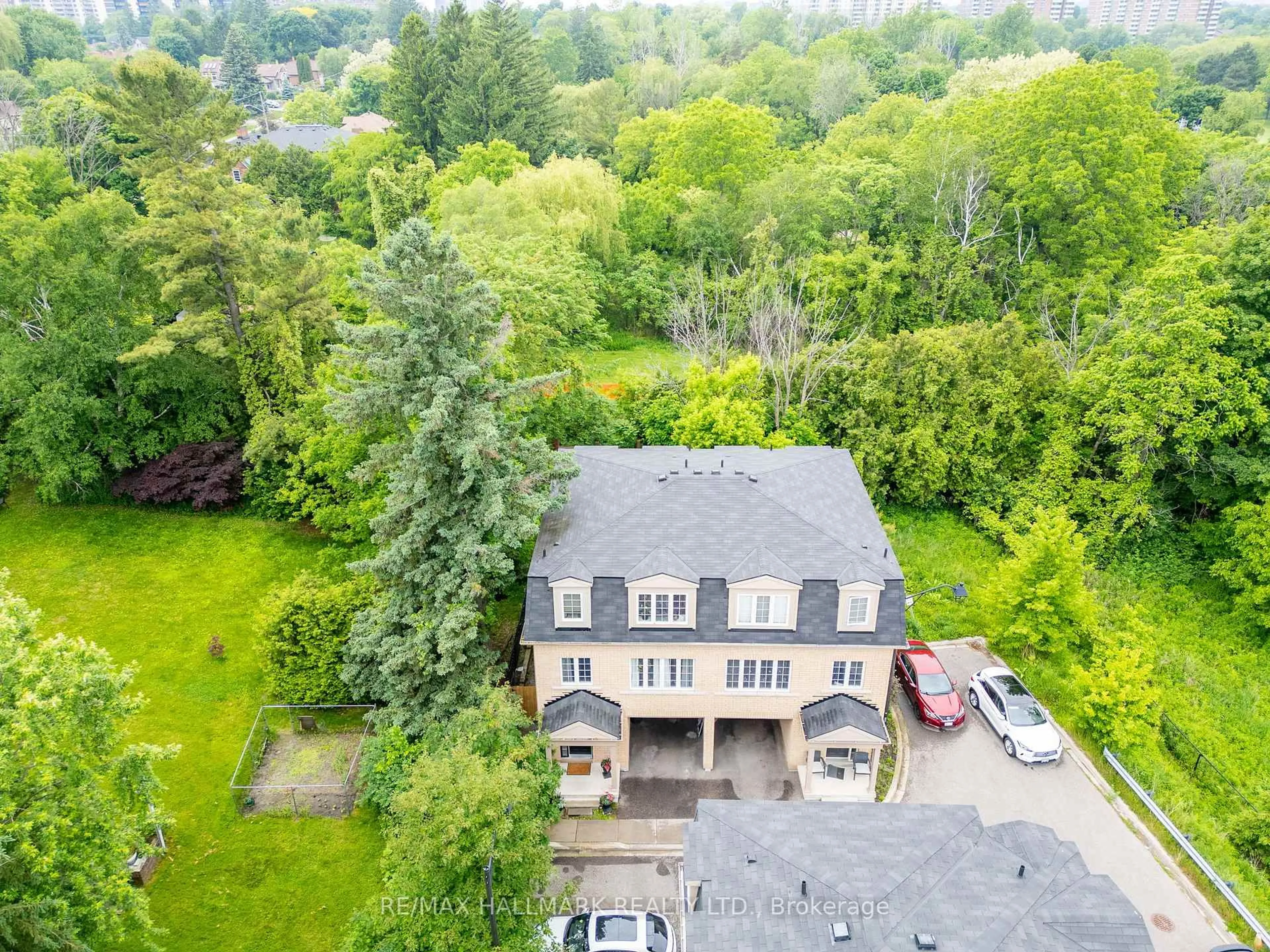 A pic from outside/outdoor area/front of a property/back of a property/a pic from drone, unknown for 3 Tillinghast Lane, Toronto Ontario M1J 0A8
