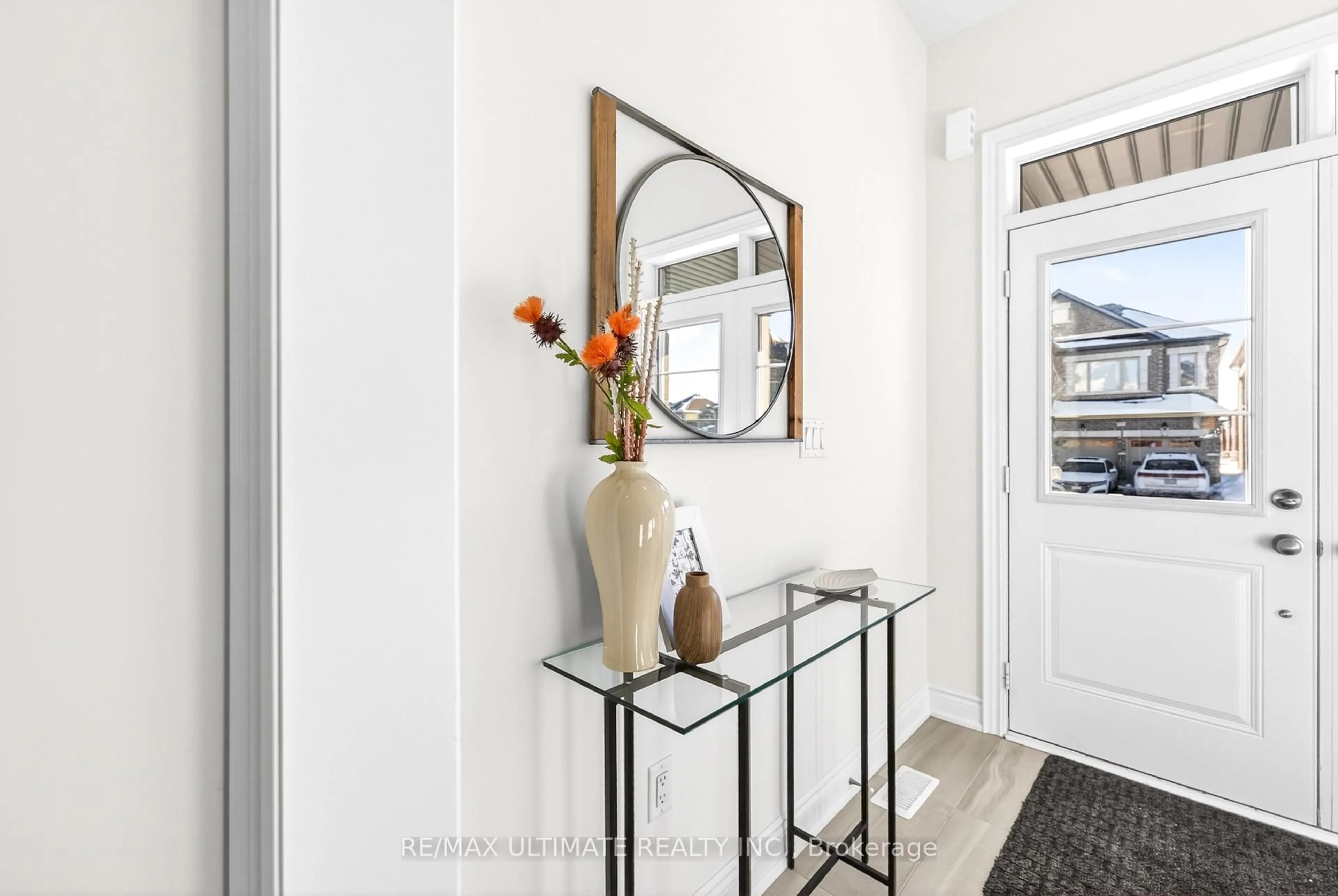 Indoor entryway for 6 Fire King Dr, Whitby Ontario L1P 0R4