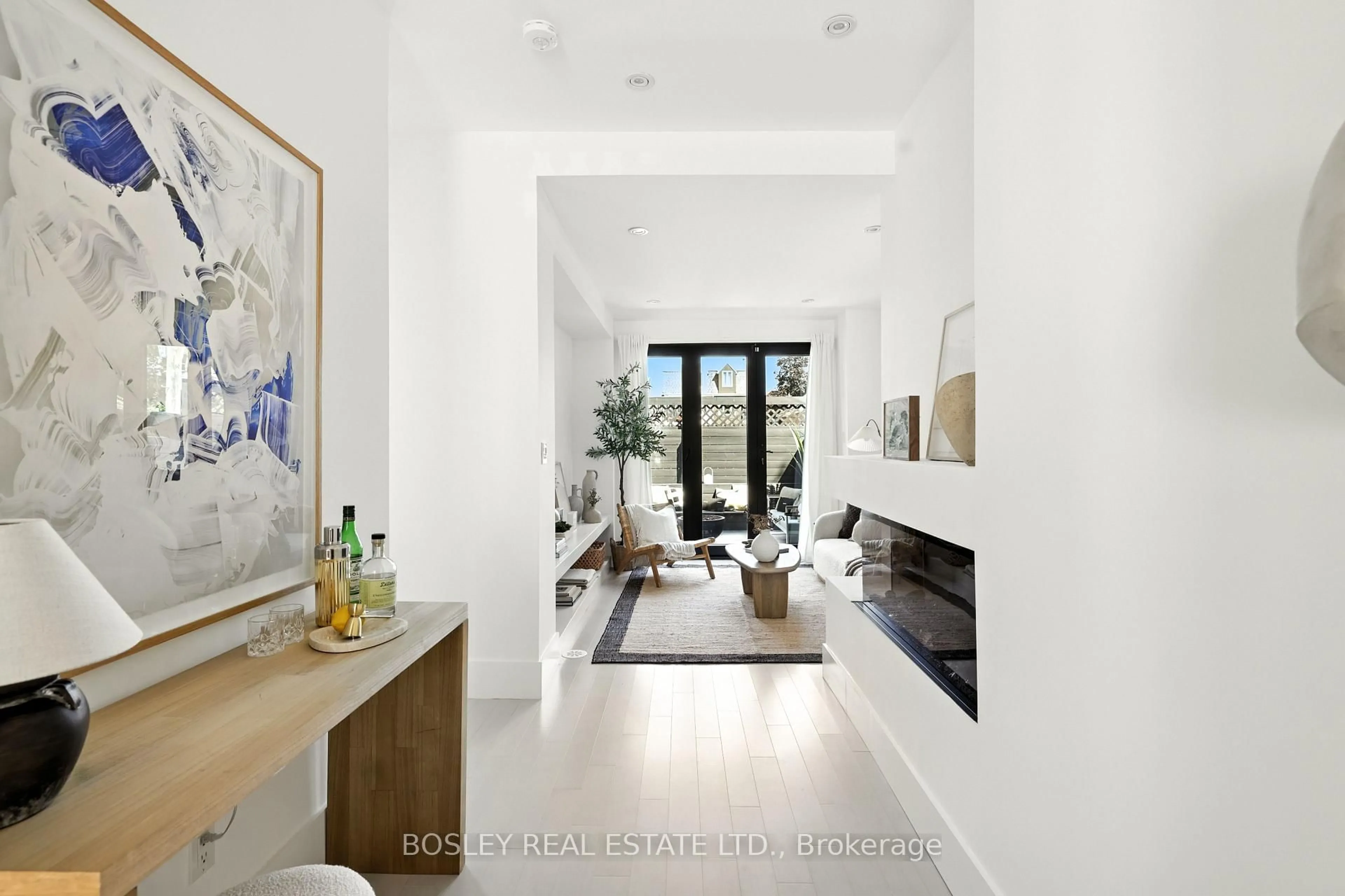 Indoor entryway for 137 Munro St, Toronto Ontario M4M 2B8