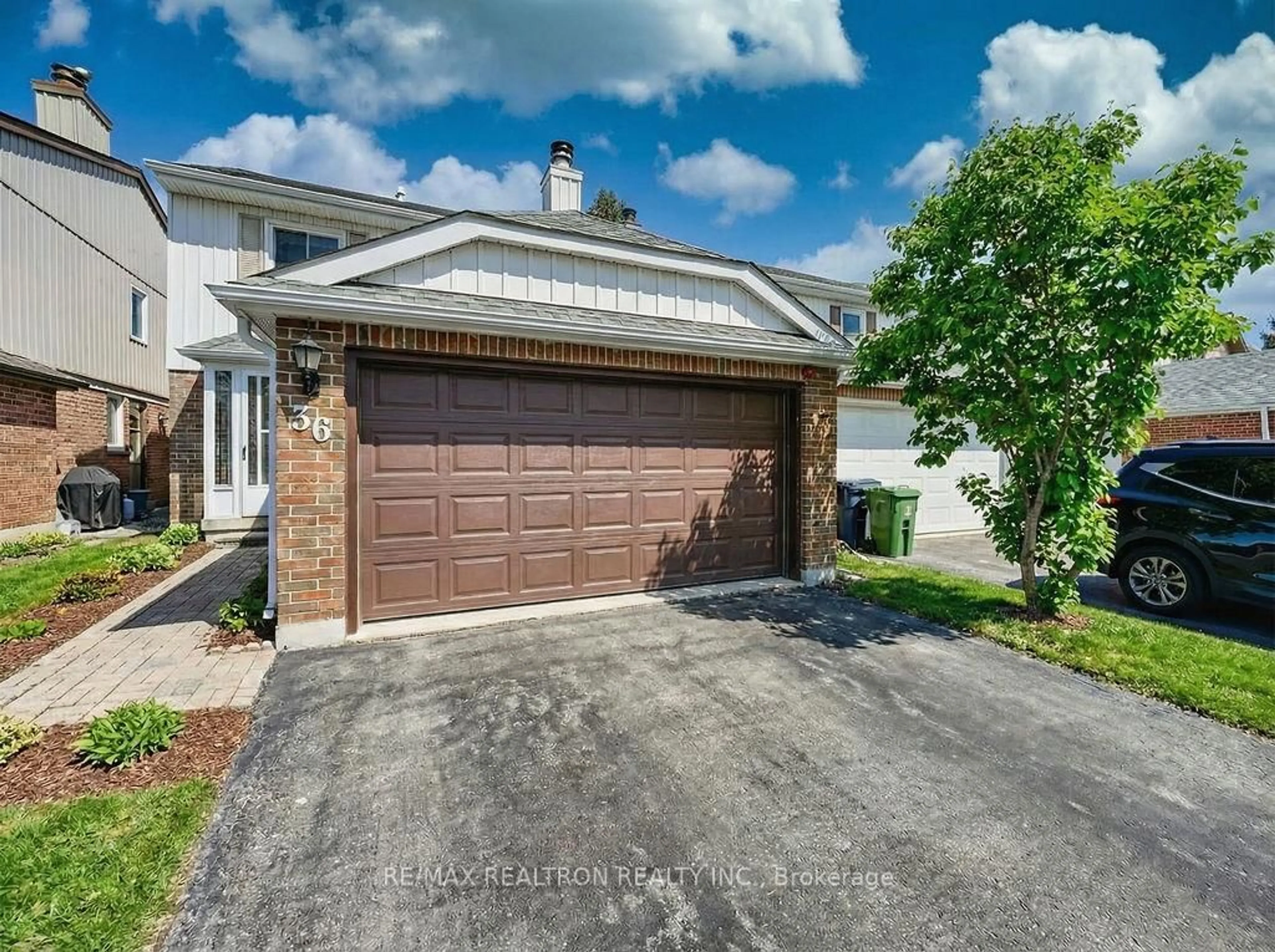 Indoor garage for 36 Belinda Sq, Toronto Ontario M1W 3M2