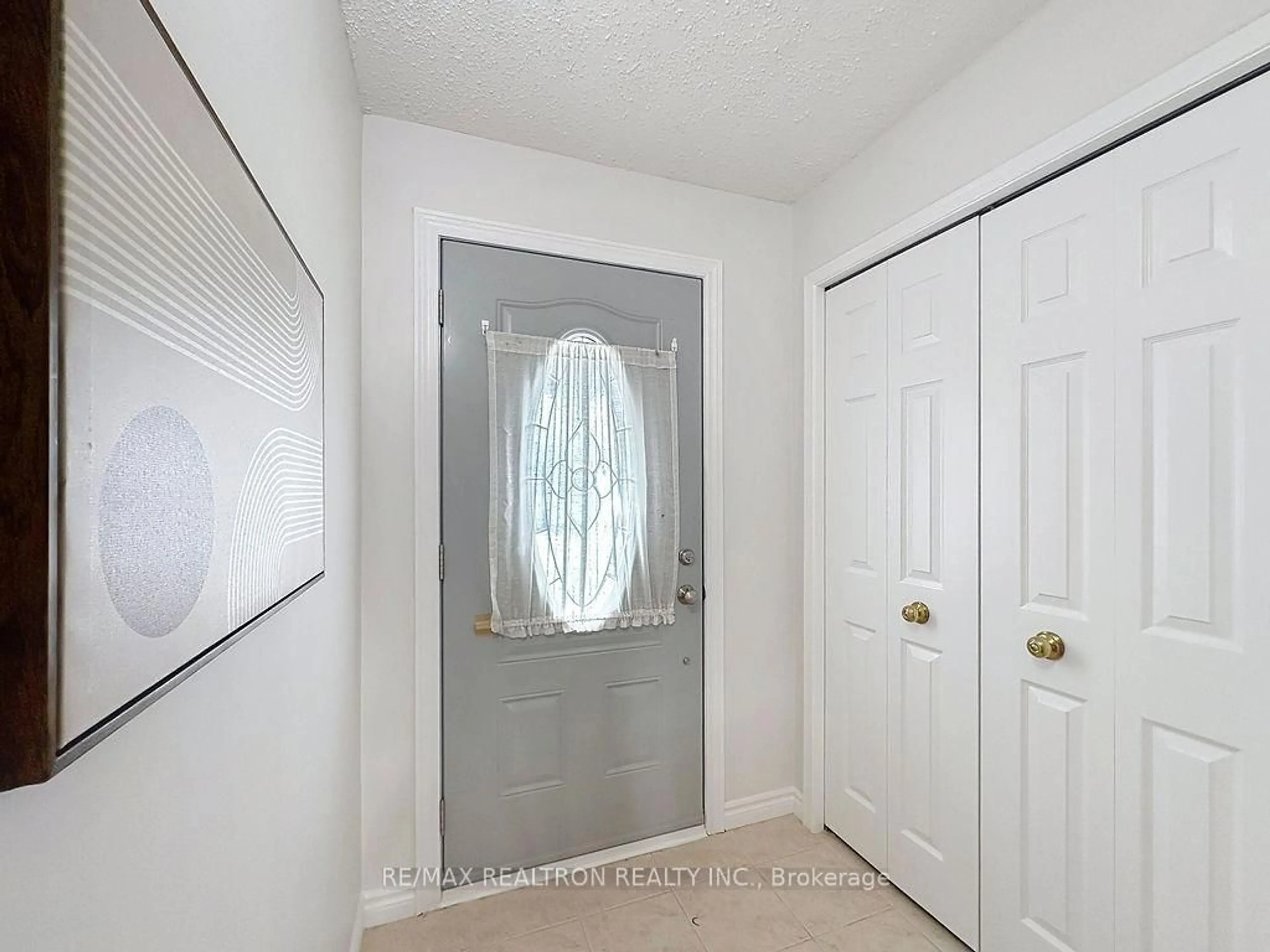 Indoor entryway for 36 Belinda Sq, Toronto Ontario M1W 3M2