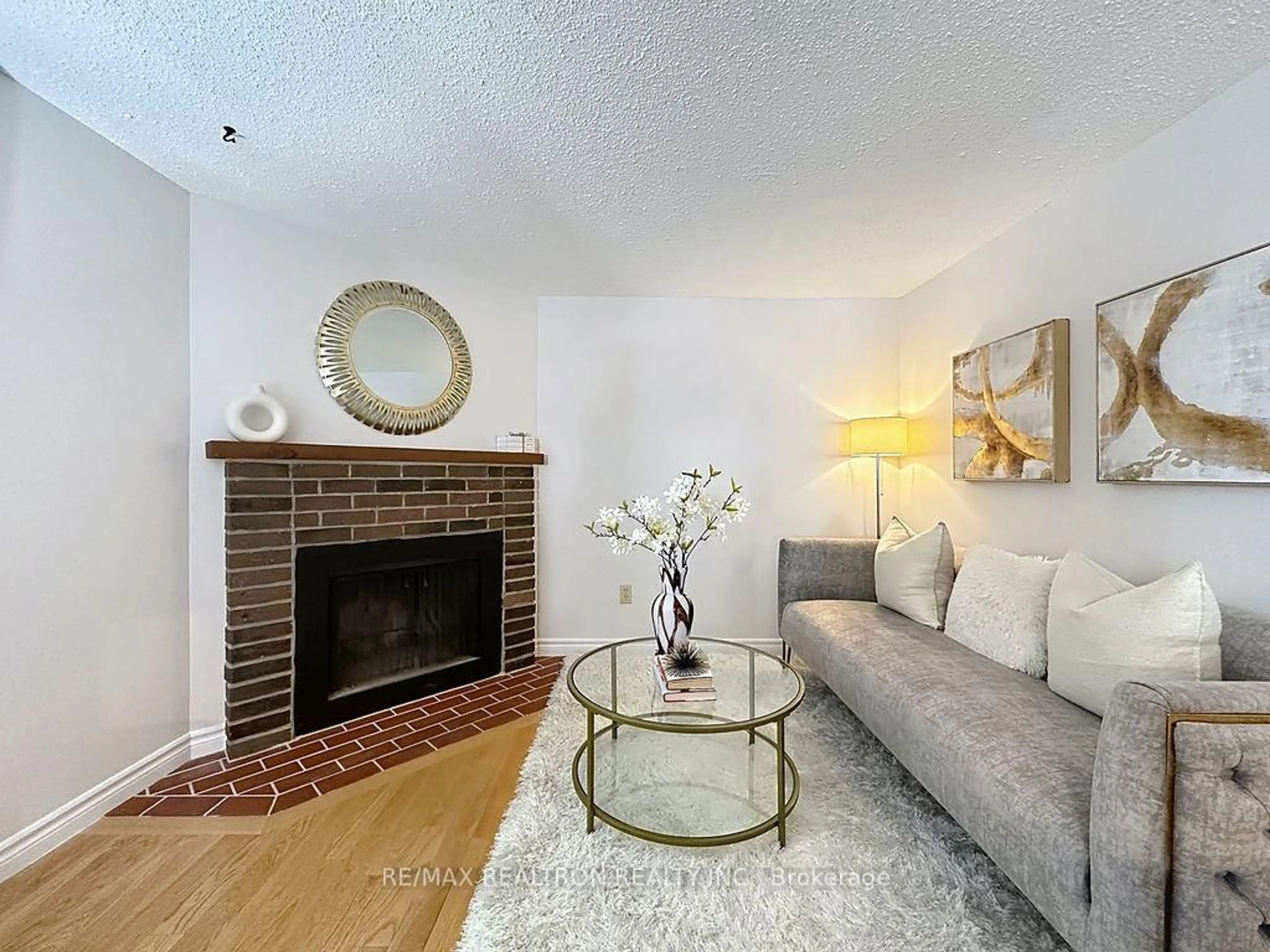 Living room with furniture, unknown for 36 Belinda Sq, Toronto Ontario M1W 3M2