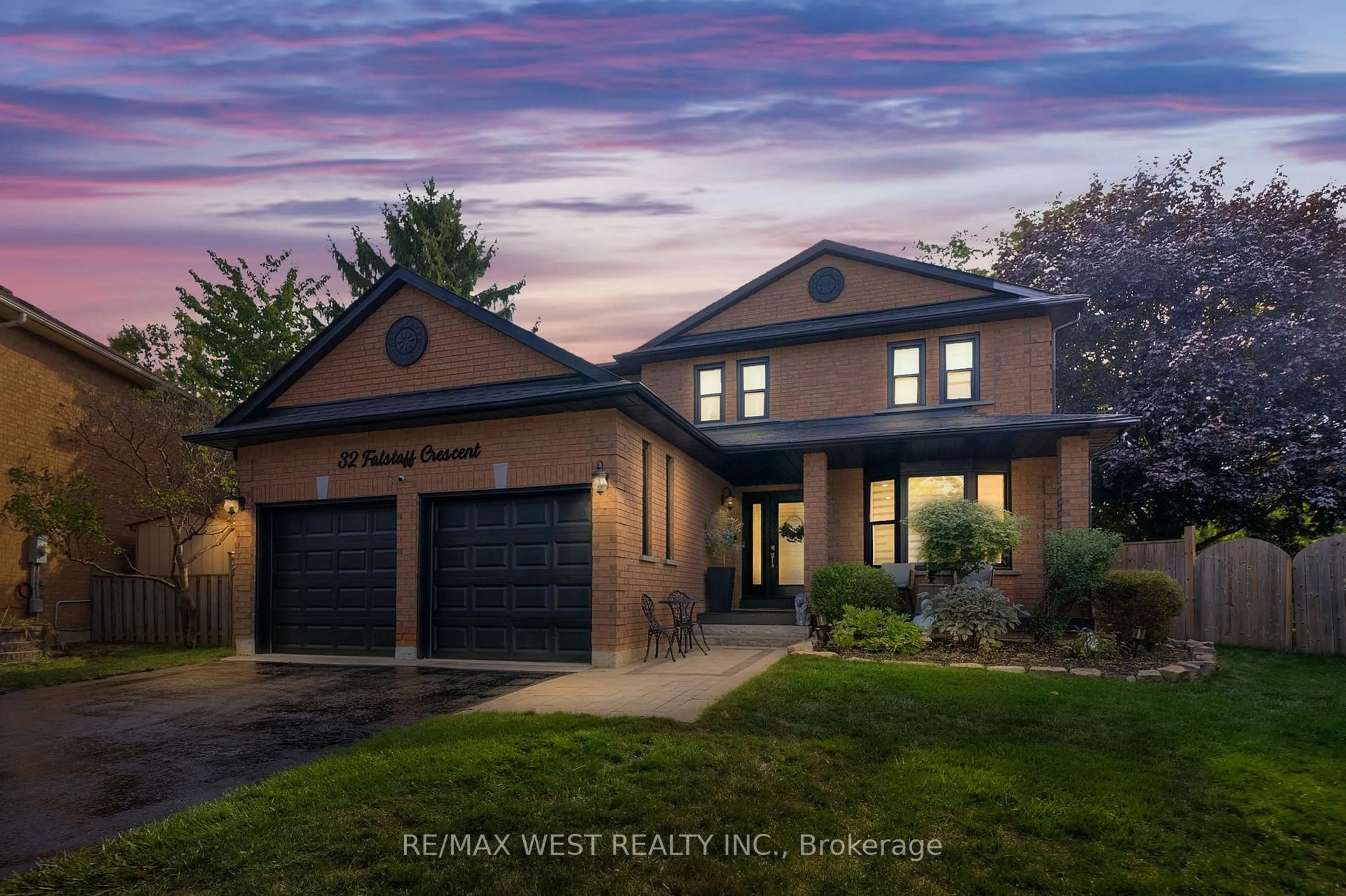 Home with brick exterior material, unknown for 32 Falstaff Cres, Whitby Ontario L1R 1W3