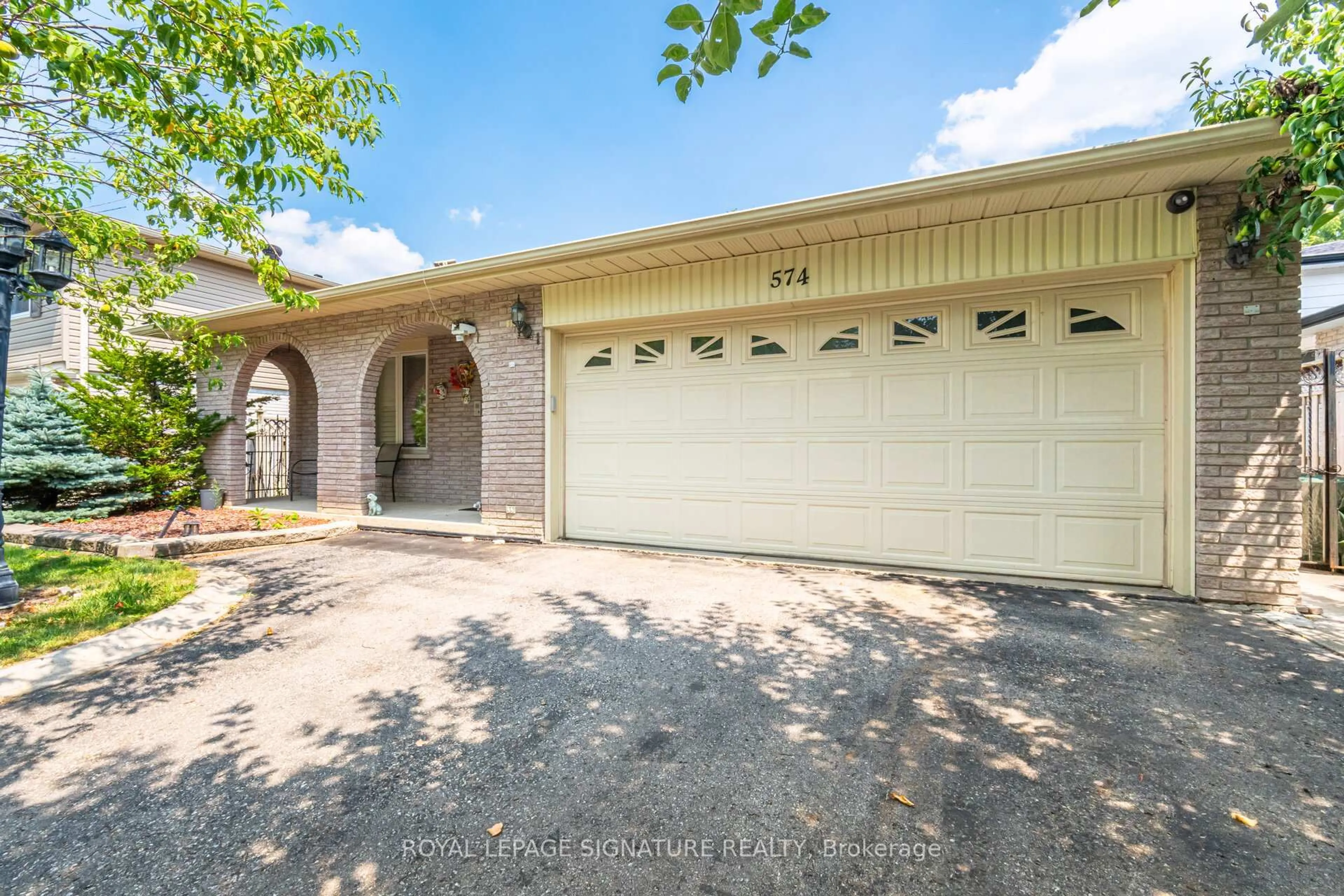 Unknown for 574 Antigua Cres, Oshawa Ontario L1J 6B4