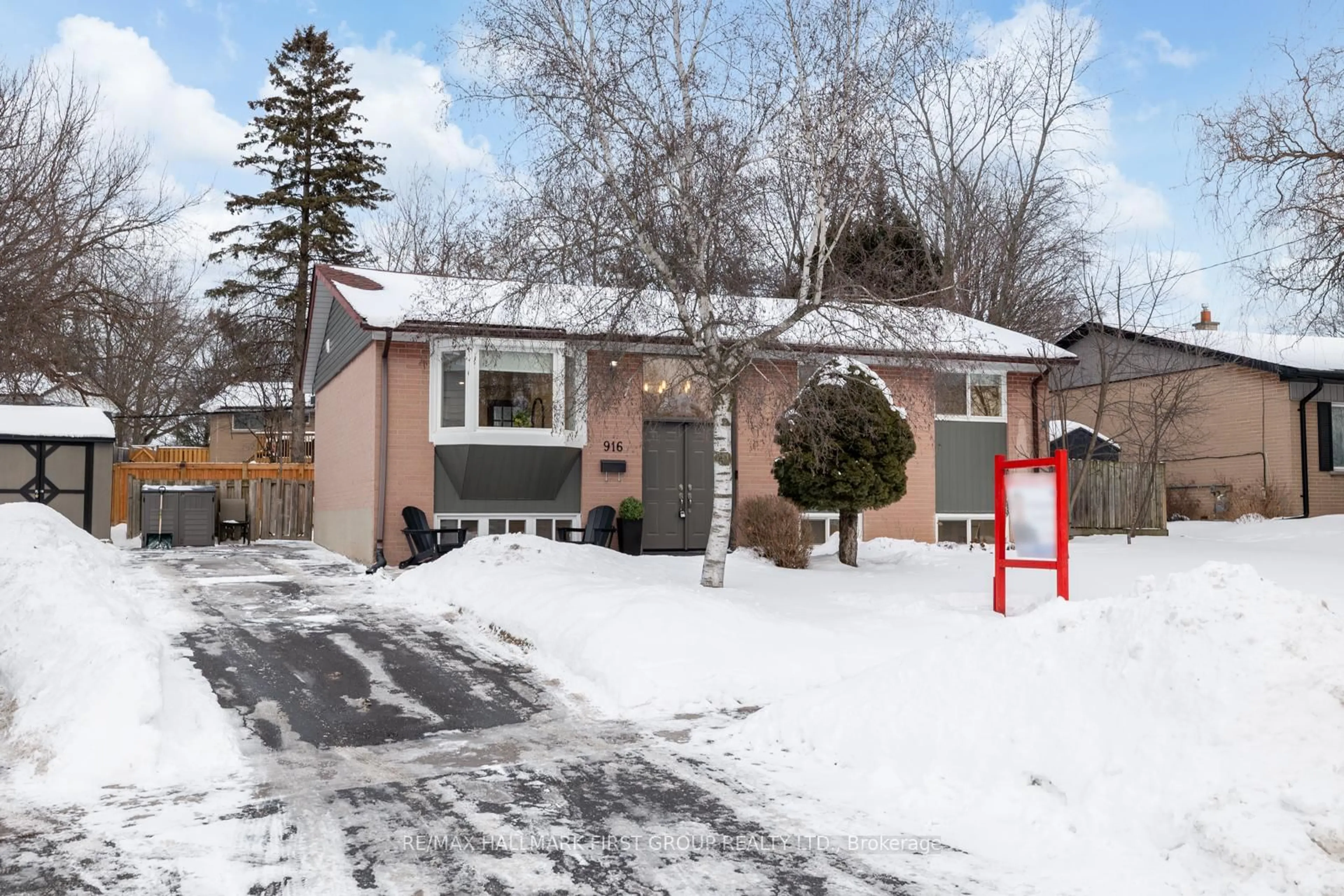 Unknown for 916 Greenwood Cres, Whitby Ontario L1N 1C8