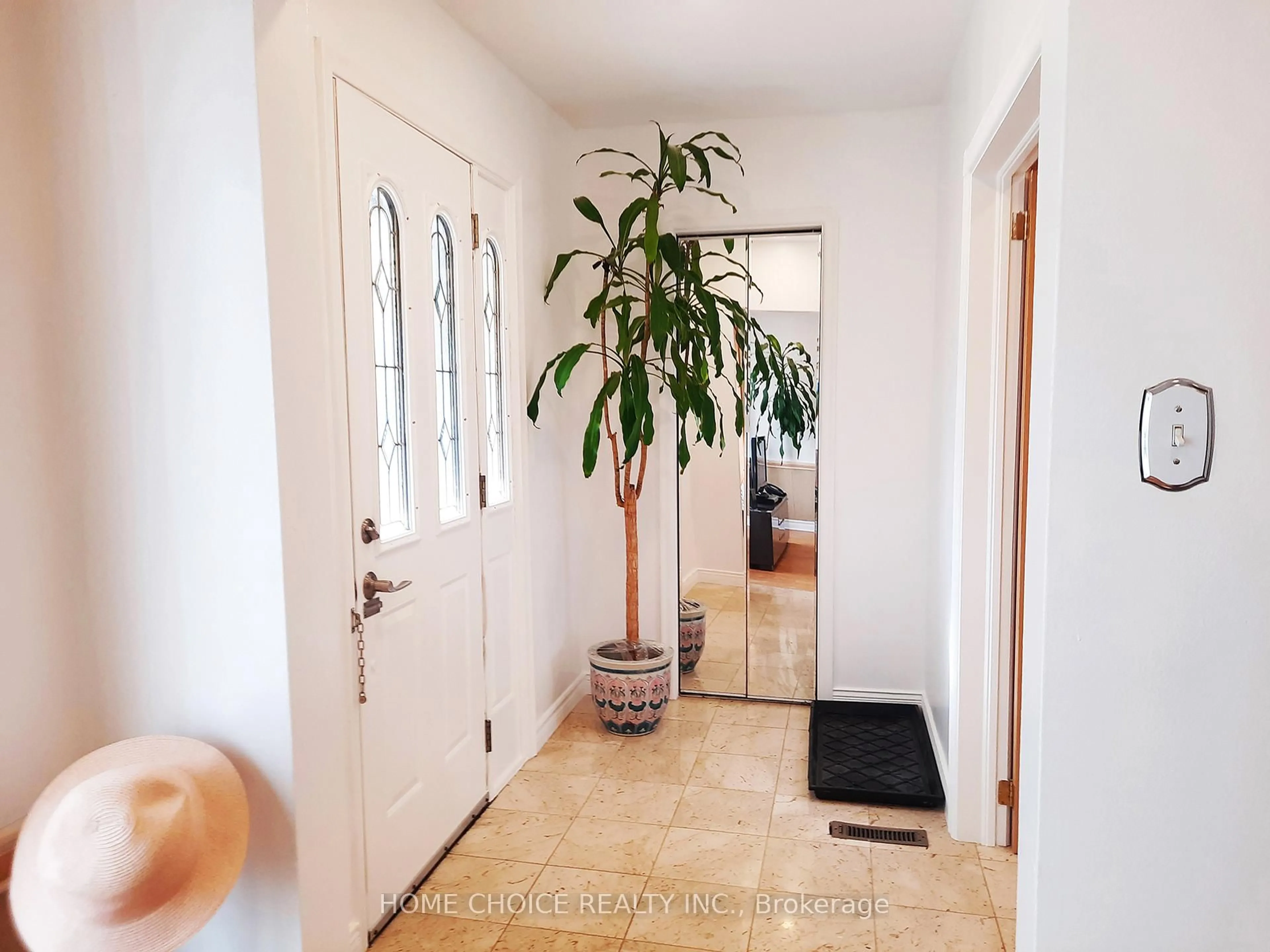 Indoor entryway for 3 Saugeen Cres, Toronto Ontario M1K 3M8