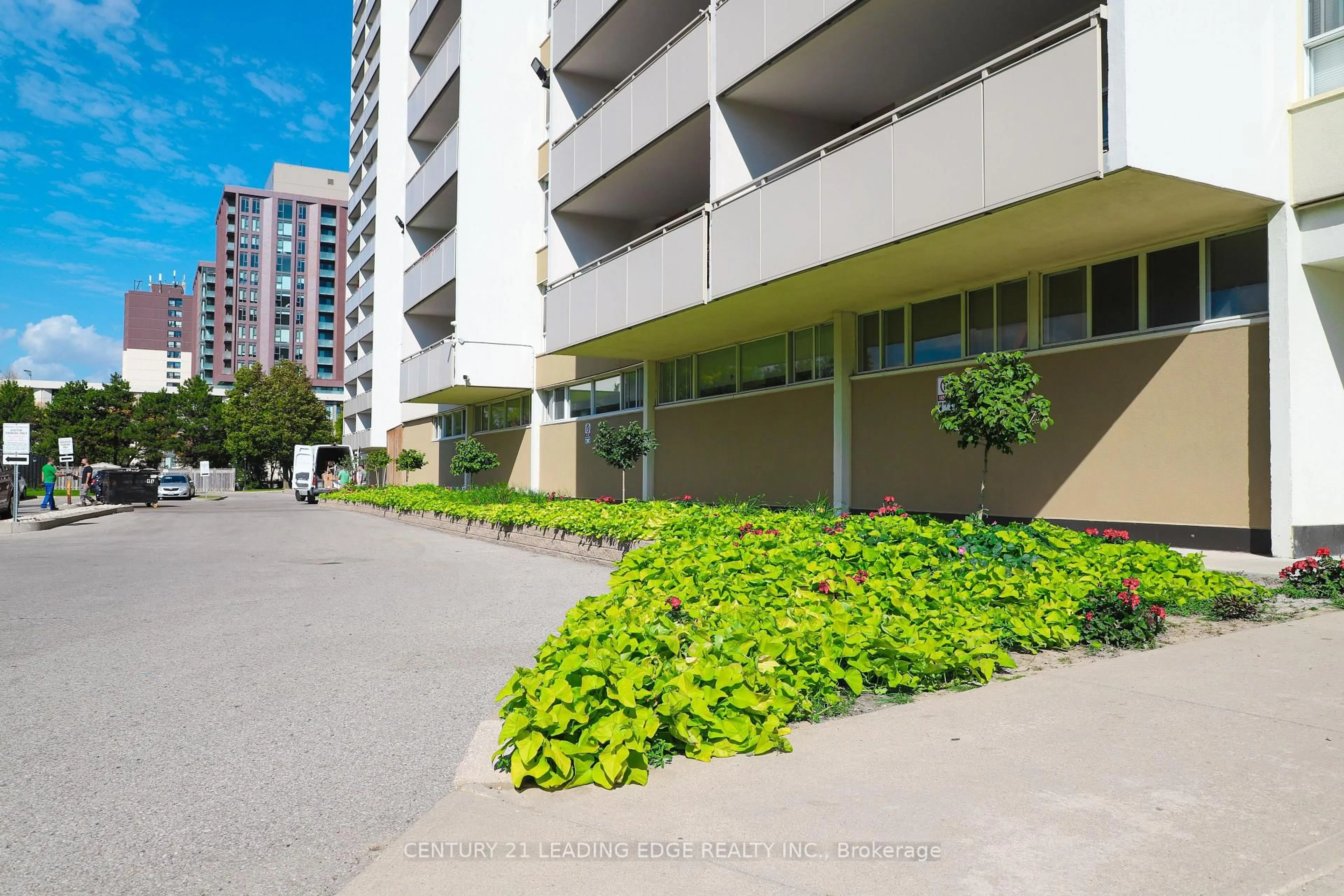 Patio, street for 2550 Pharmacy Ave #1206, Toronto Ontario M1W 1H9