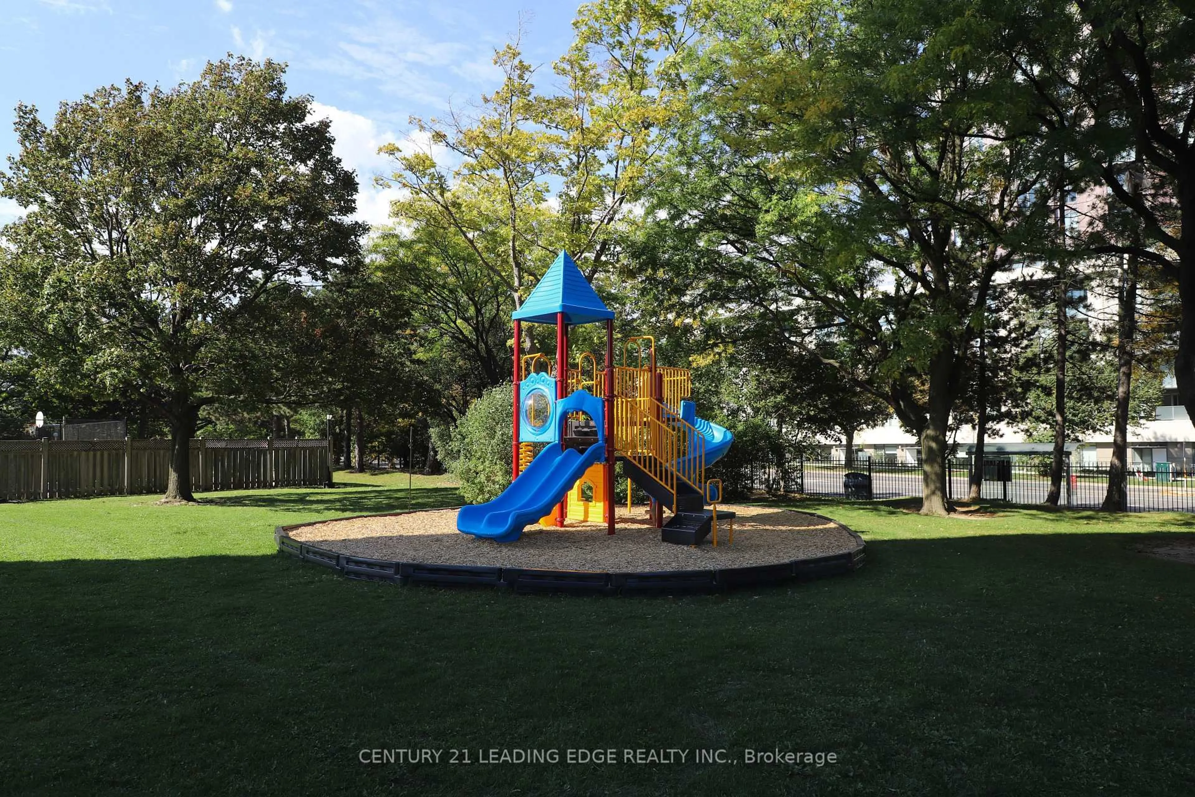 Blurry image for 2550 Pharmacy Ave #1206, Toronto Ontario M1W 1H9