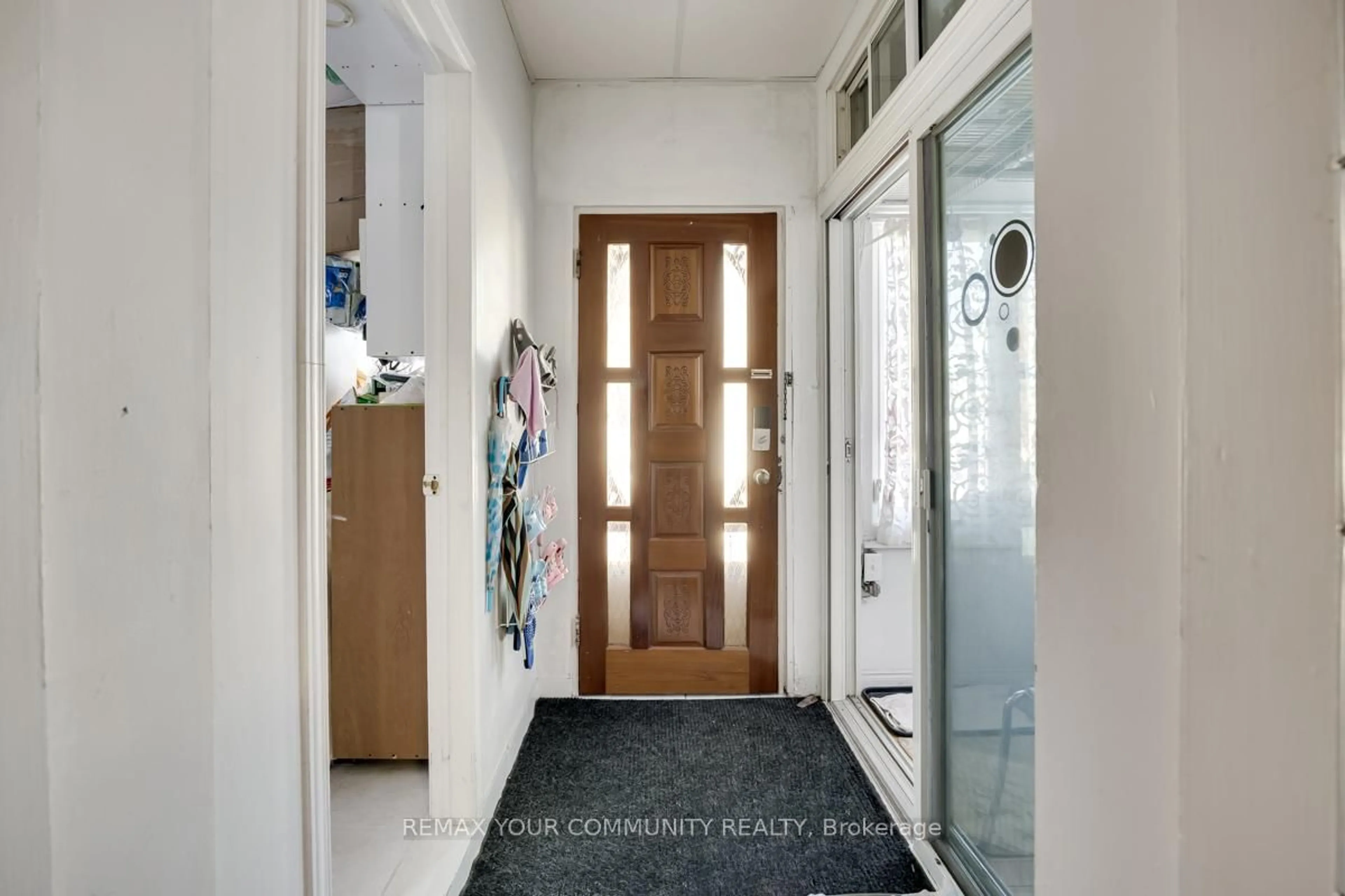 Indoor foyer for 15 Coventry St, Toronto Ontario M1L 1A7