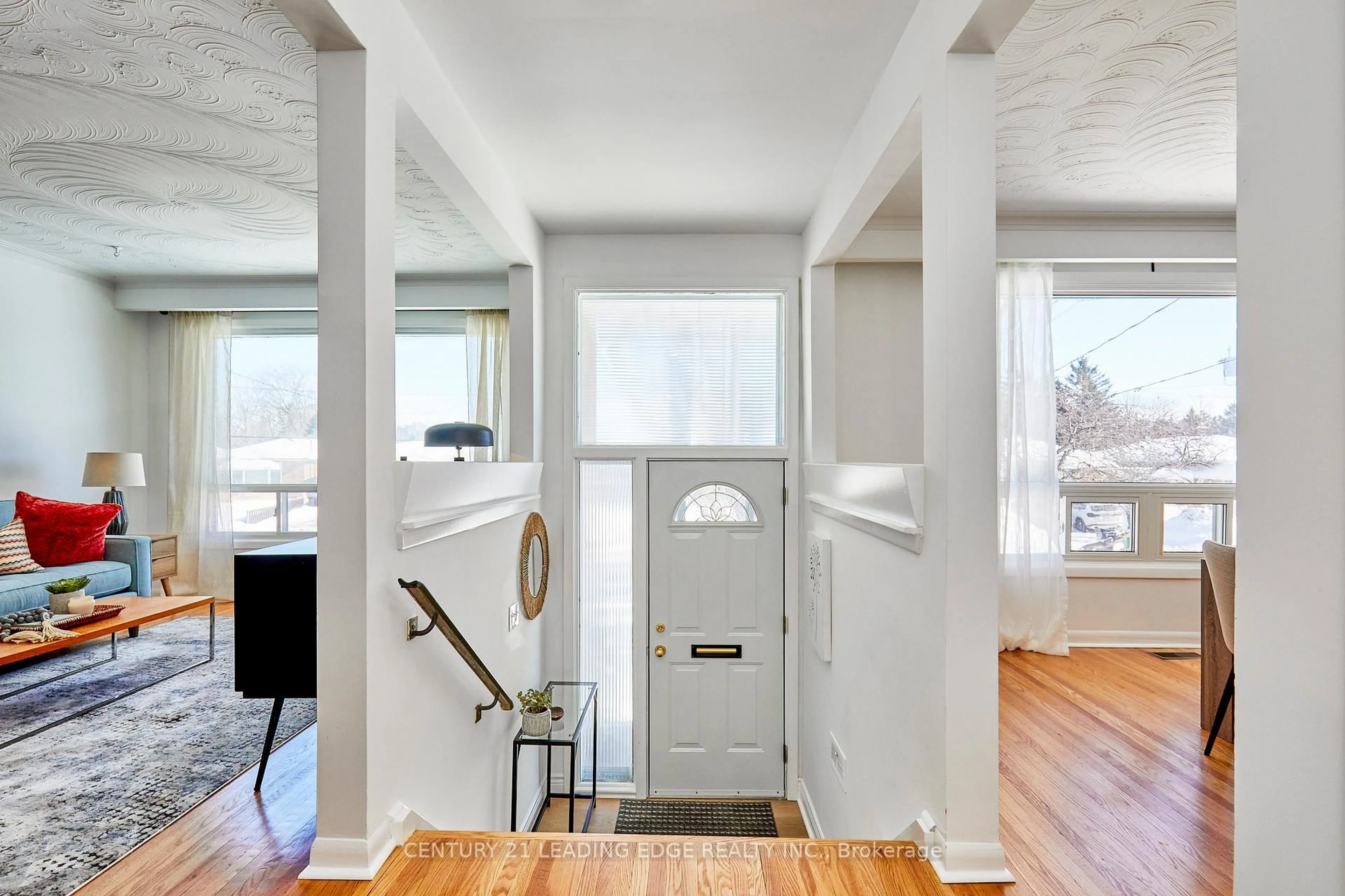 Indoor entryway for 122 Allanford Rd, Toronto Ontario M1T 2N5