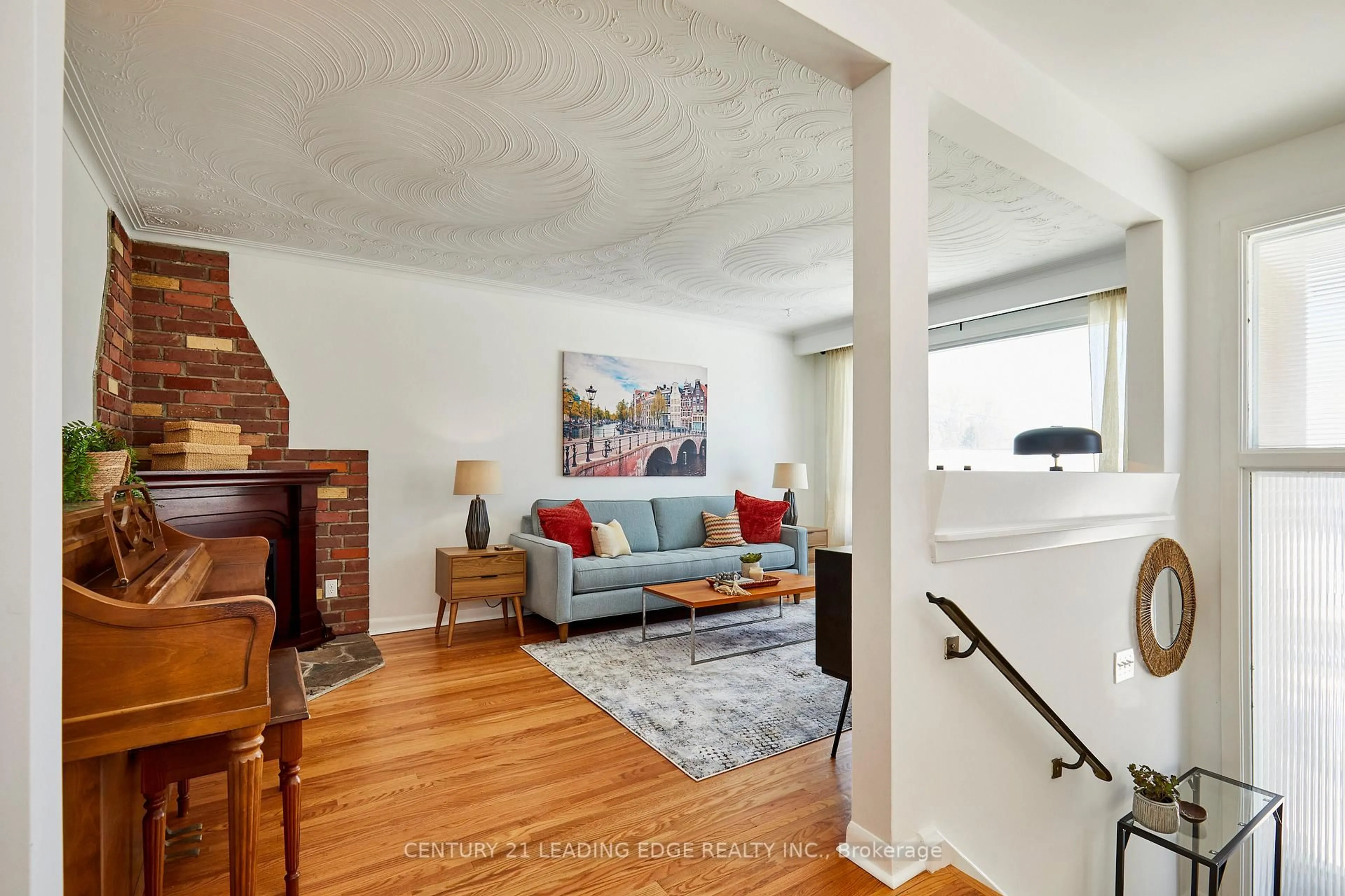 Living room with furniture, unknown for 122 Allanford Rd, Toronto Ontario M1T 2N5