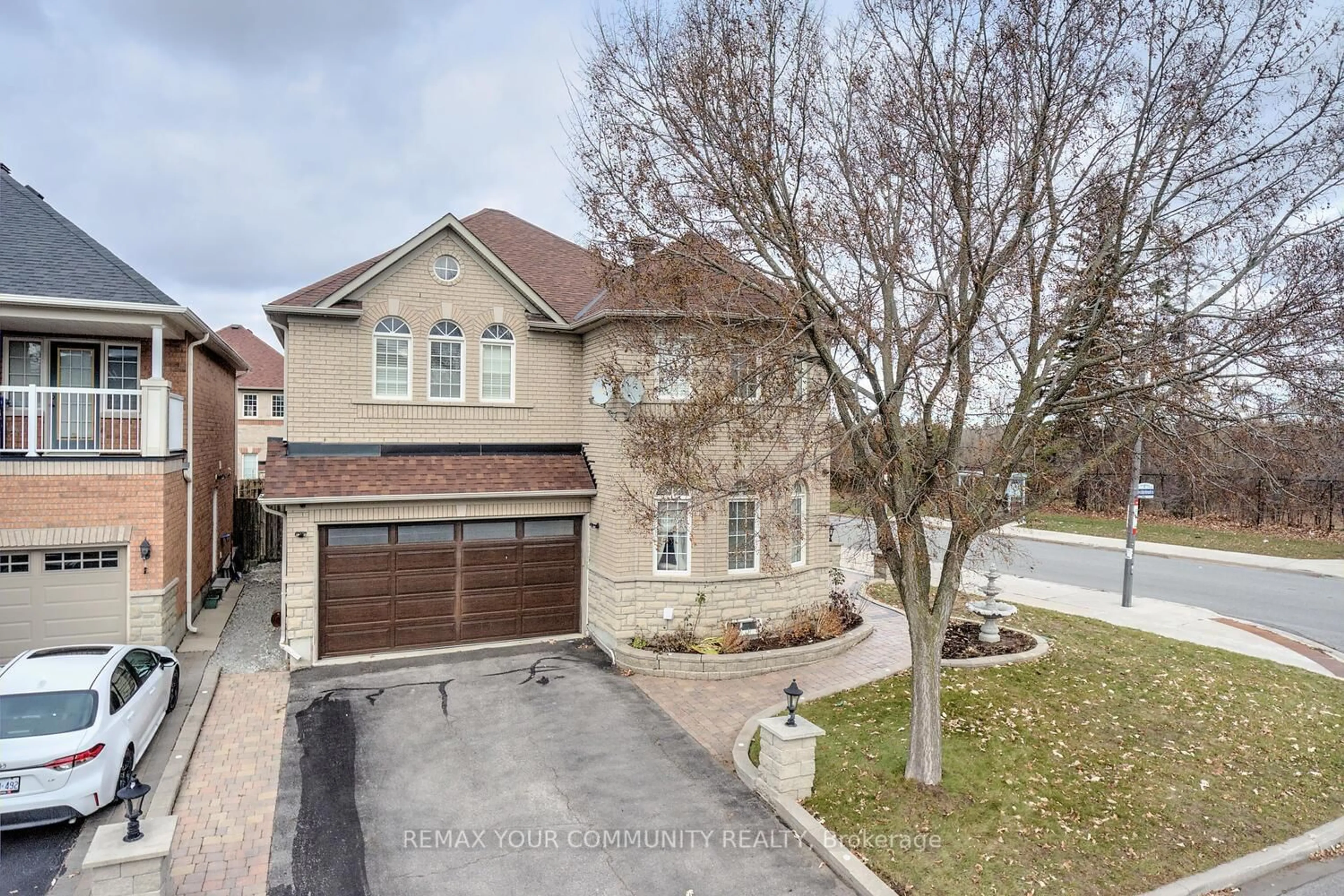 A pic from outside/outdoor area/front of a property/back of a property/a pic from drone, street for 406 Staines Rd, Toronto Ontario M1X 2B9