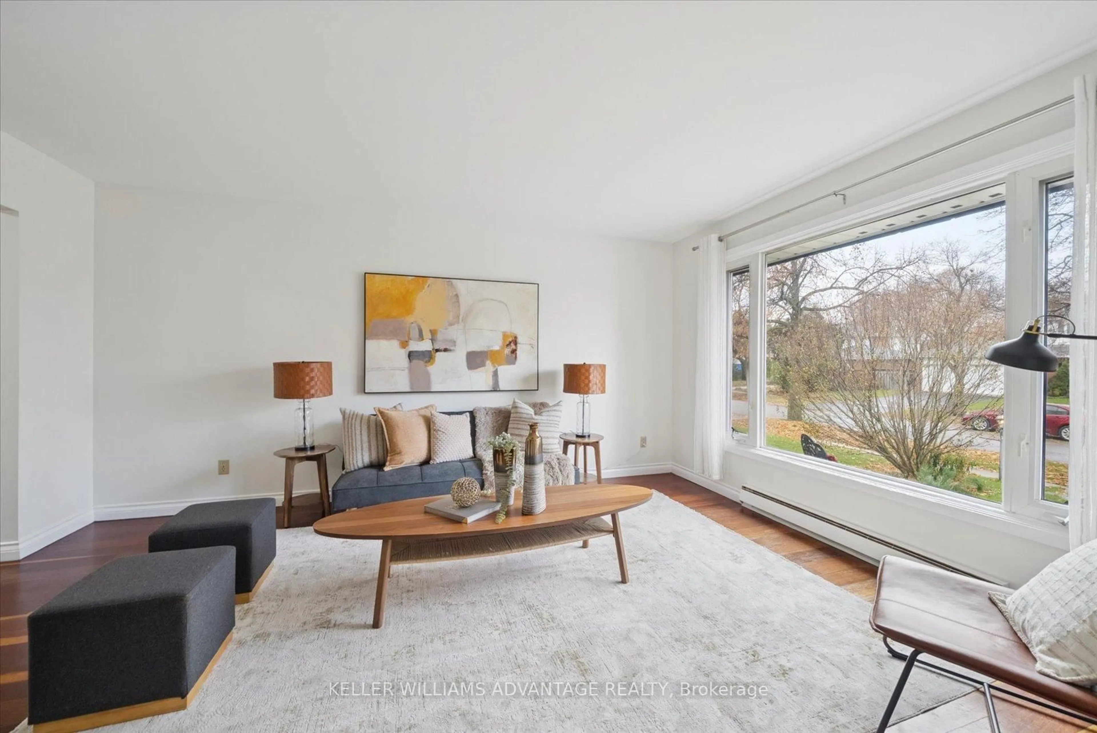 Living room with furniture, unknown for 11 Castle Hill Dr, Toronto Ontario M1T 2Y2