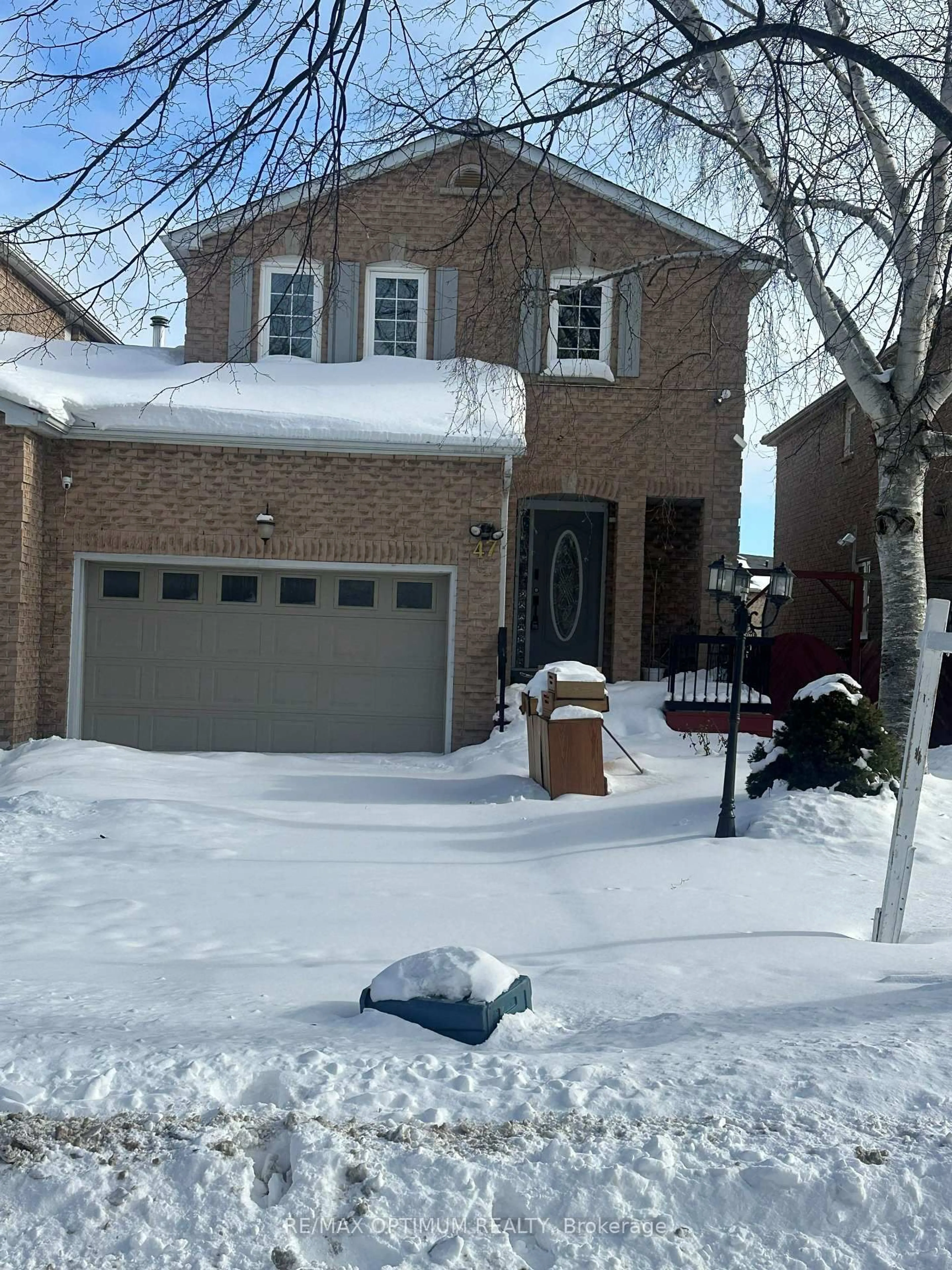 A pic from outside/outdoor area/front of a property/back of a property/a pic from drone, street for 47 Hewitt Cres, Ajax Ontario L1S 7A6