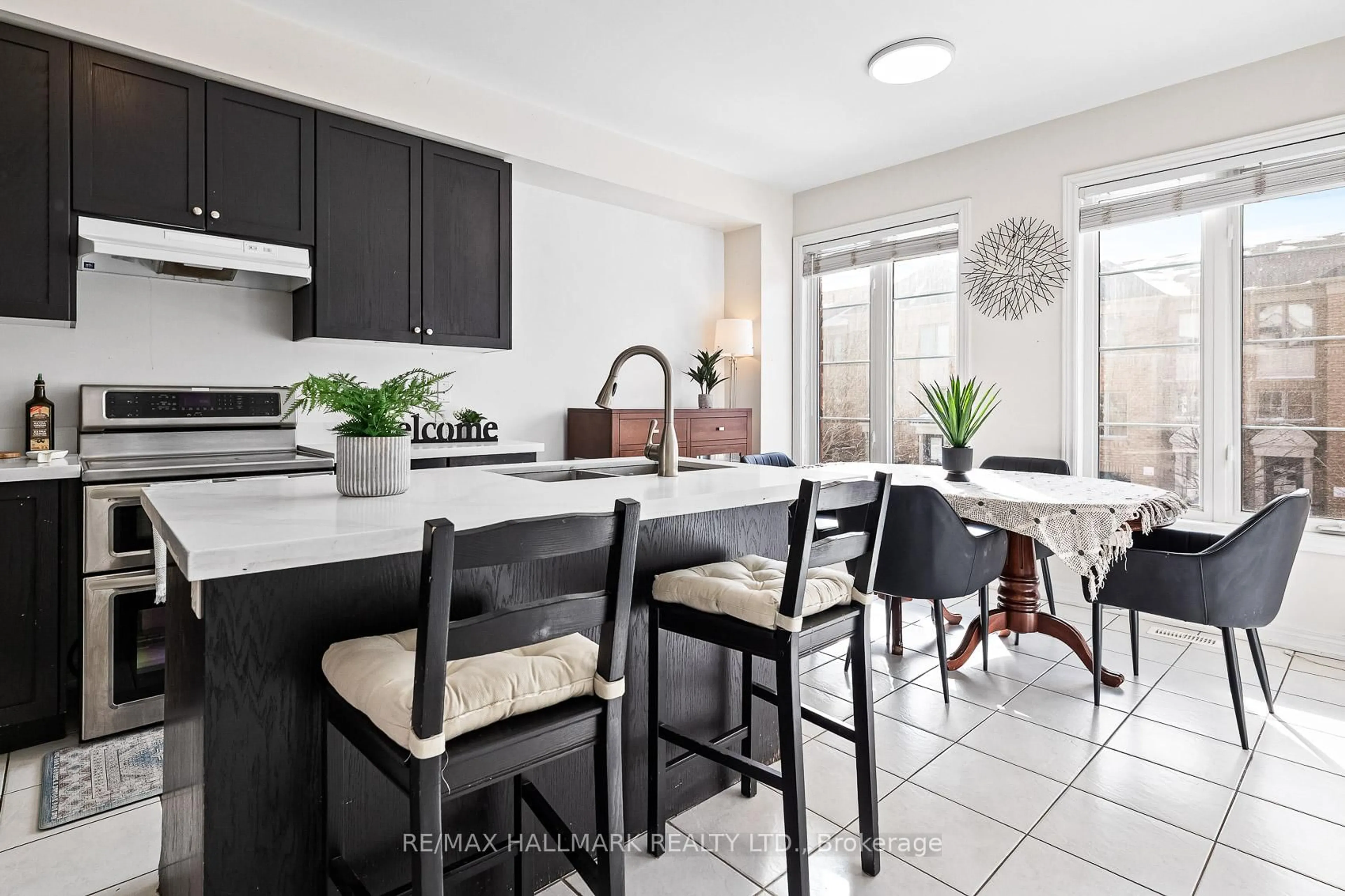 Open concept kitchen, ceramic/tile floor for 60 Belanger Cres, Toronto Ontario M1L 0H3