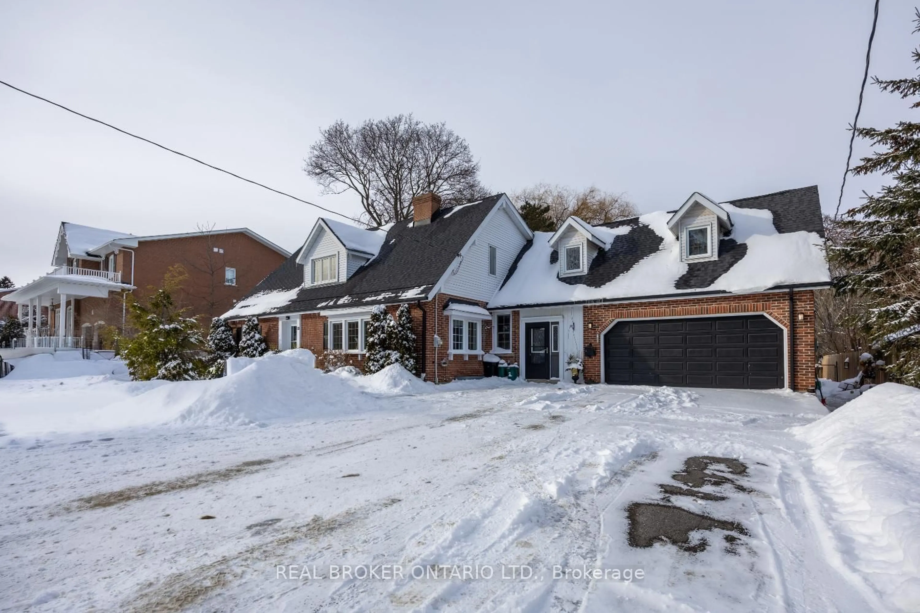 A pic from outside/outdoor area/front of a property/back of a property/a pic from drone, street for 18 Concession St, Clarington Ontario L1C 1Y5