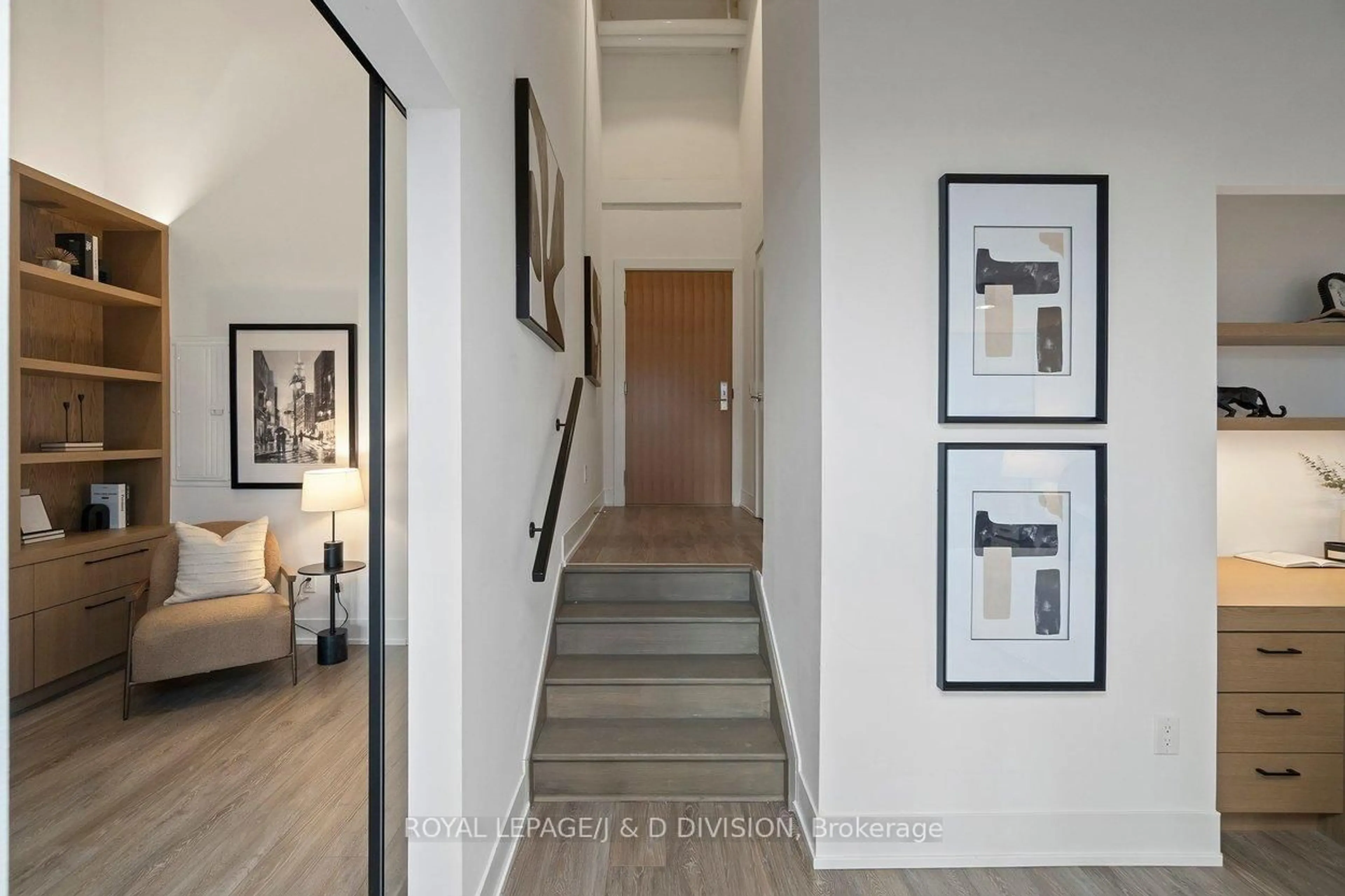 Indoor entryway for 150 Logan Ave #409, Toronto Ontario M4M 0E4