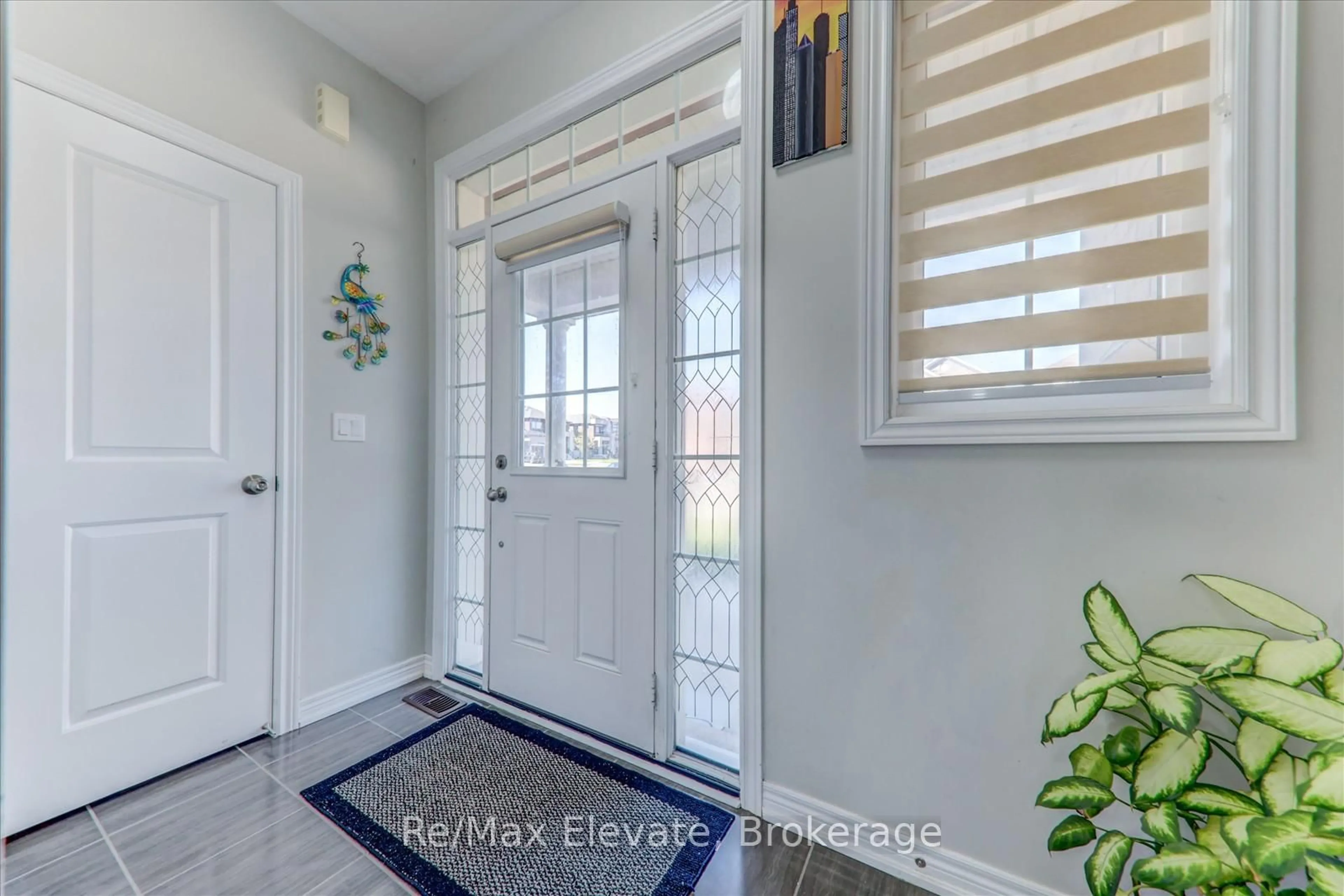 Indoor entryway for 106 Noden Cres, Clarington Ontario L1B 1H3