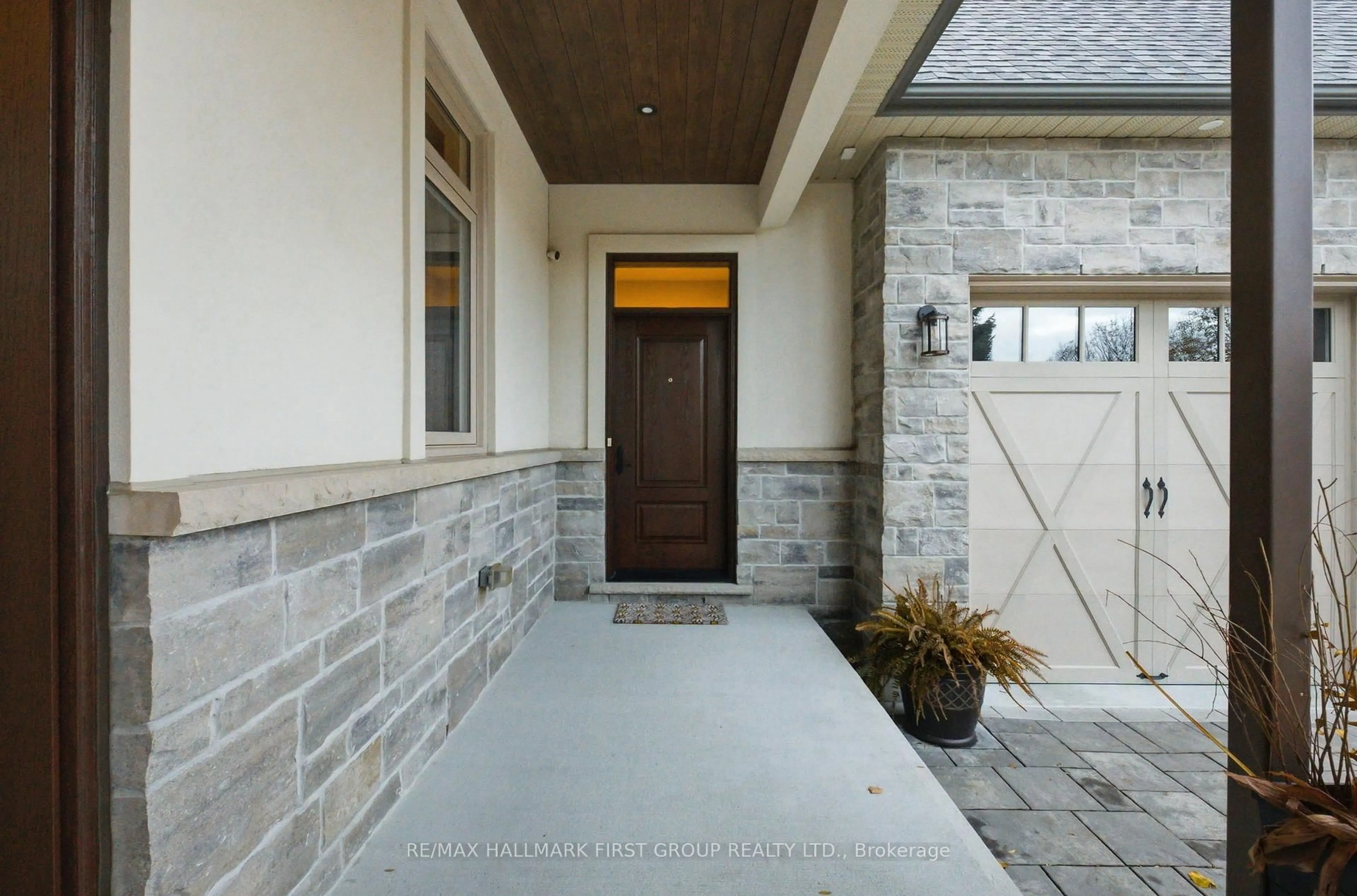 Indoor entryway for 1682 Heathside Cres, Pickering Ontario L1V 5V6