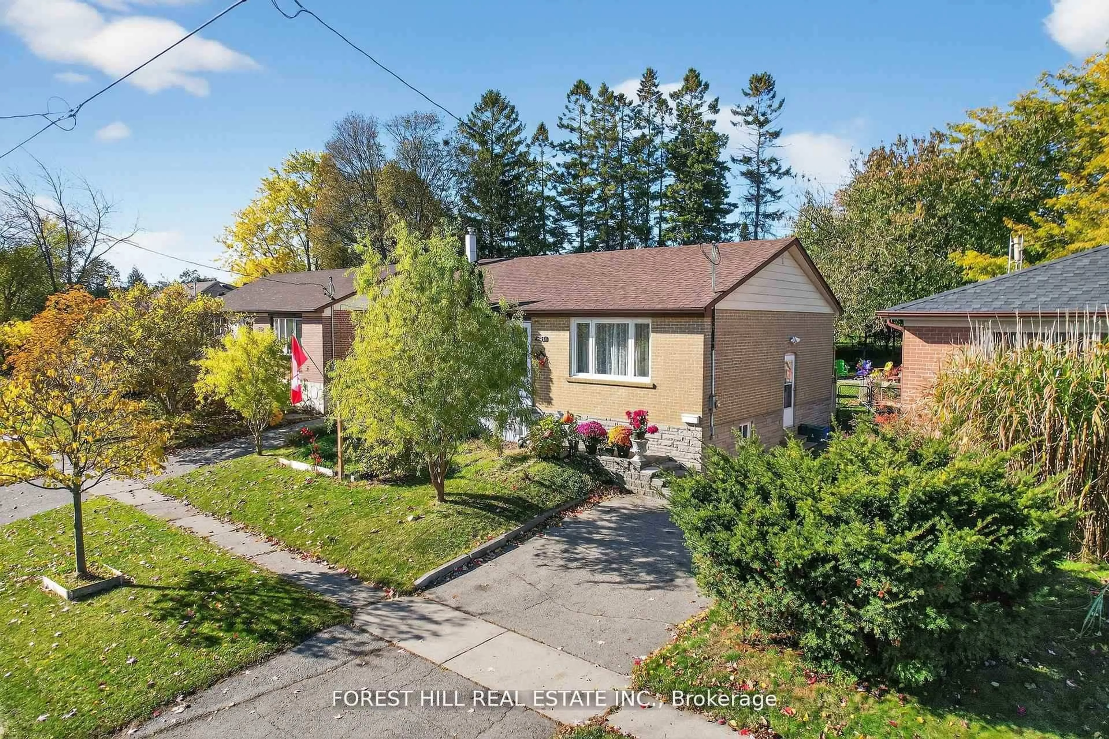 A pic from outside/outdoor area/front of a property/back of a property/a pic from drone, street for 1550 Evangeline Dr, Oshawa Ontario L1J 3T2