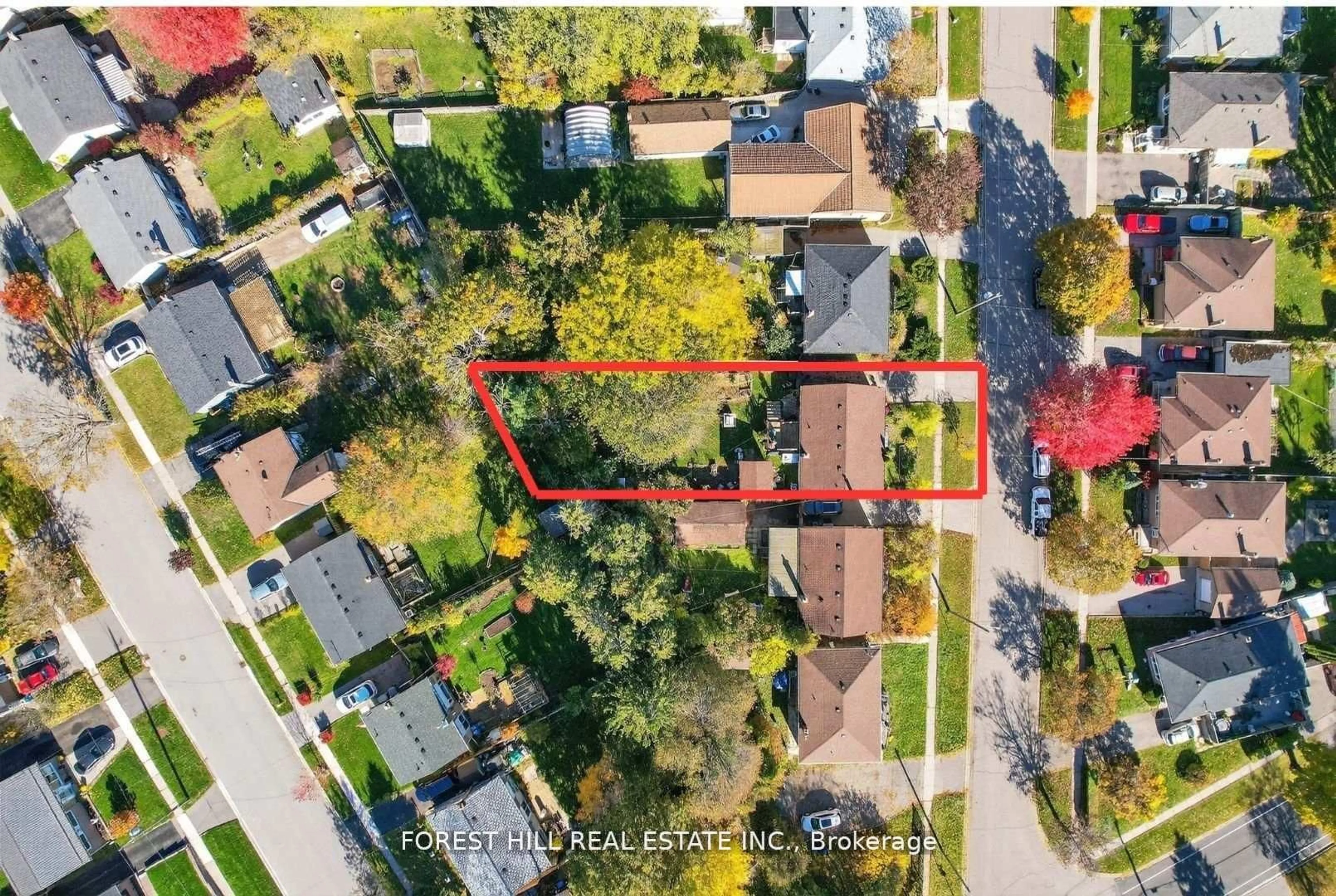 A pic from outside/outdoor area/front of a property/back of a property/a pic from drone, street for 1550 Evangeline Dr, Oshawa Ontario L1J 3T2