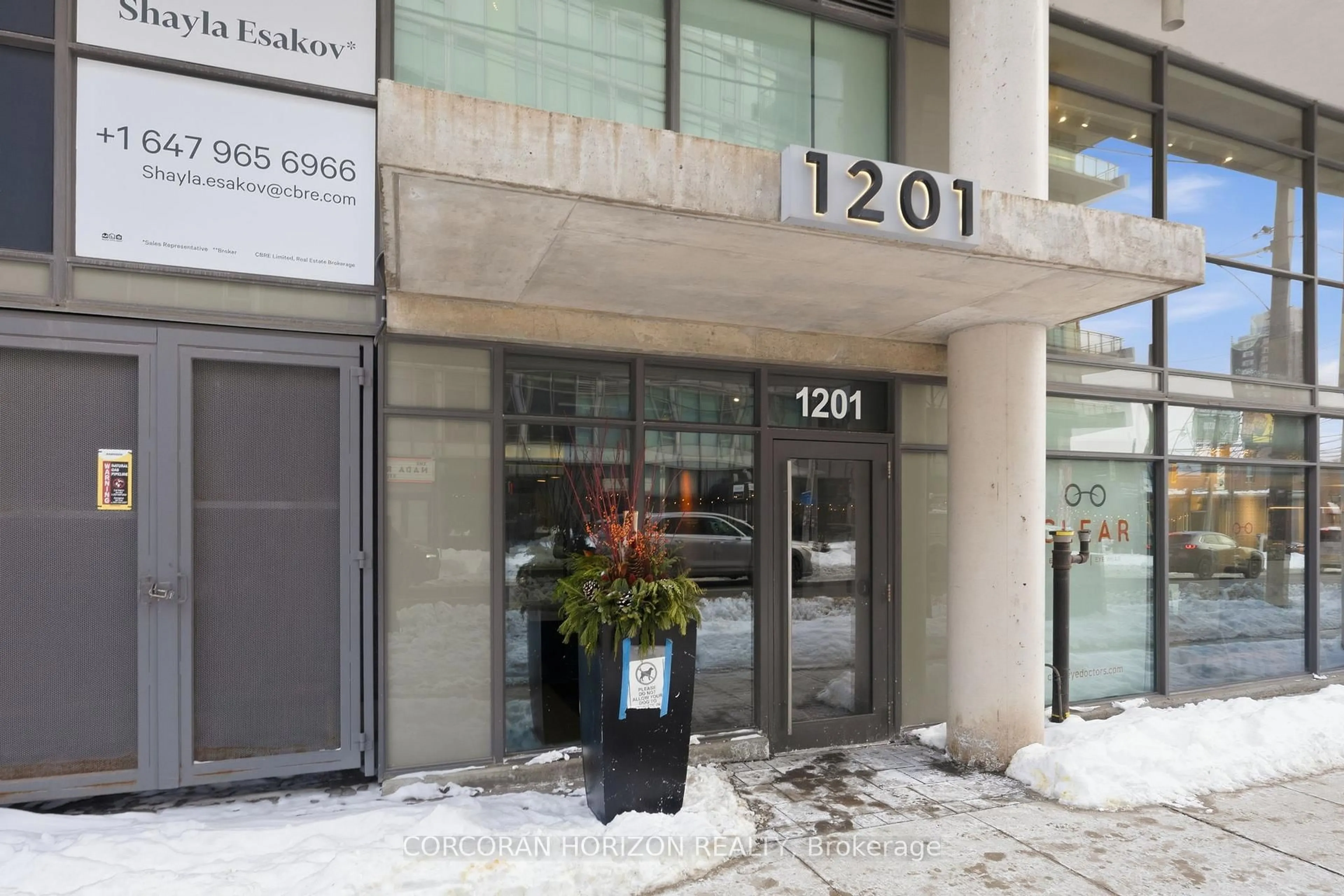 Indoor foyer for 1201 Dundas St #503, Toronto Ontario M4M 1S2