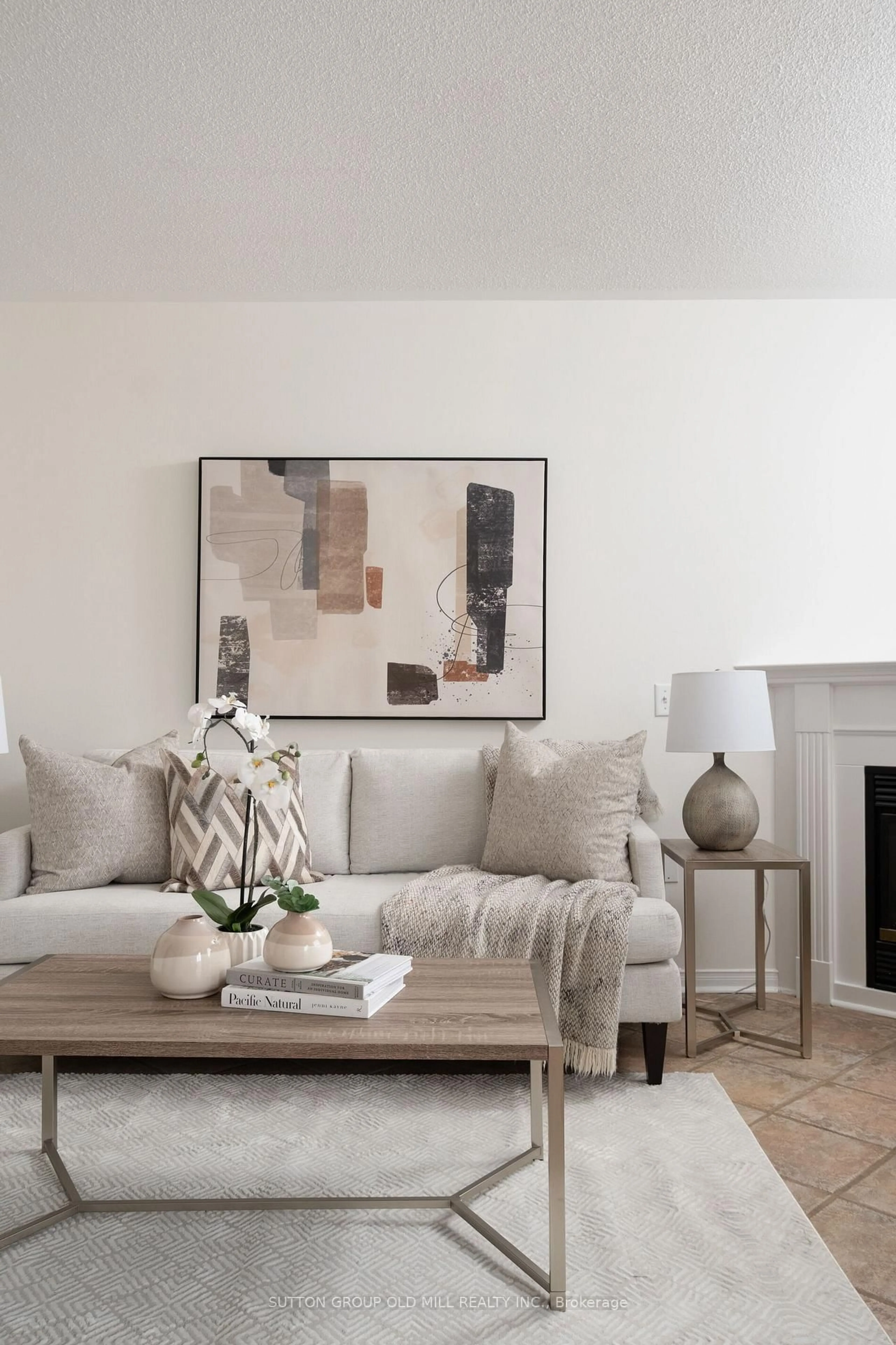 Living room with furniture, unknown for 66 Zachary Pl, Whitby Ontario L1M 1E1