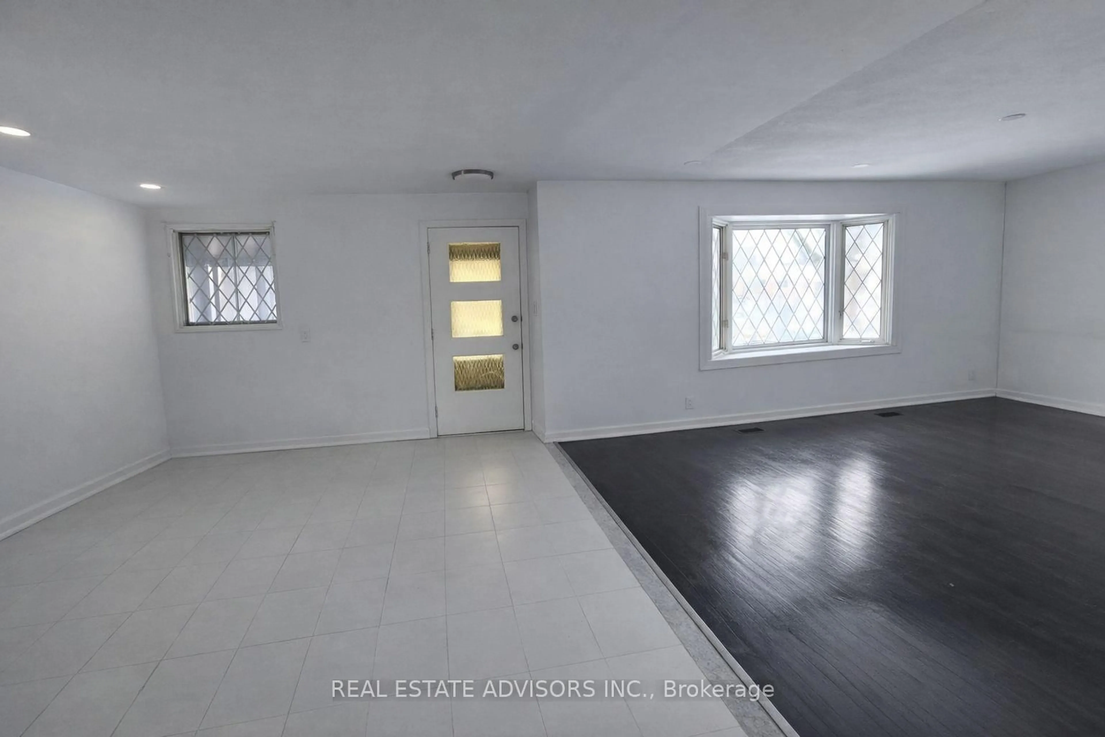 A pic of a room for 712 Annland St, Pickering Ontario L1W 1B4