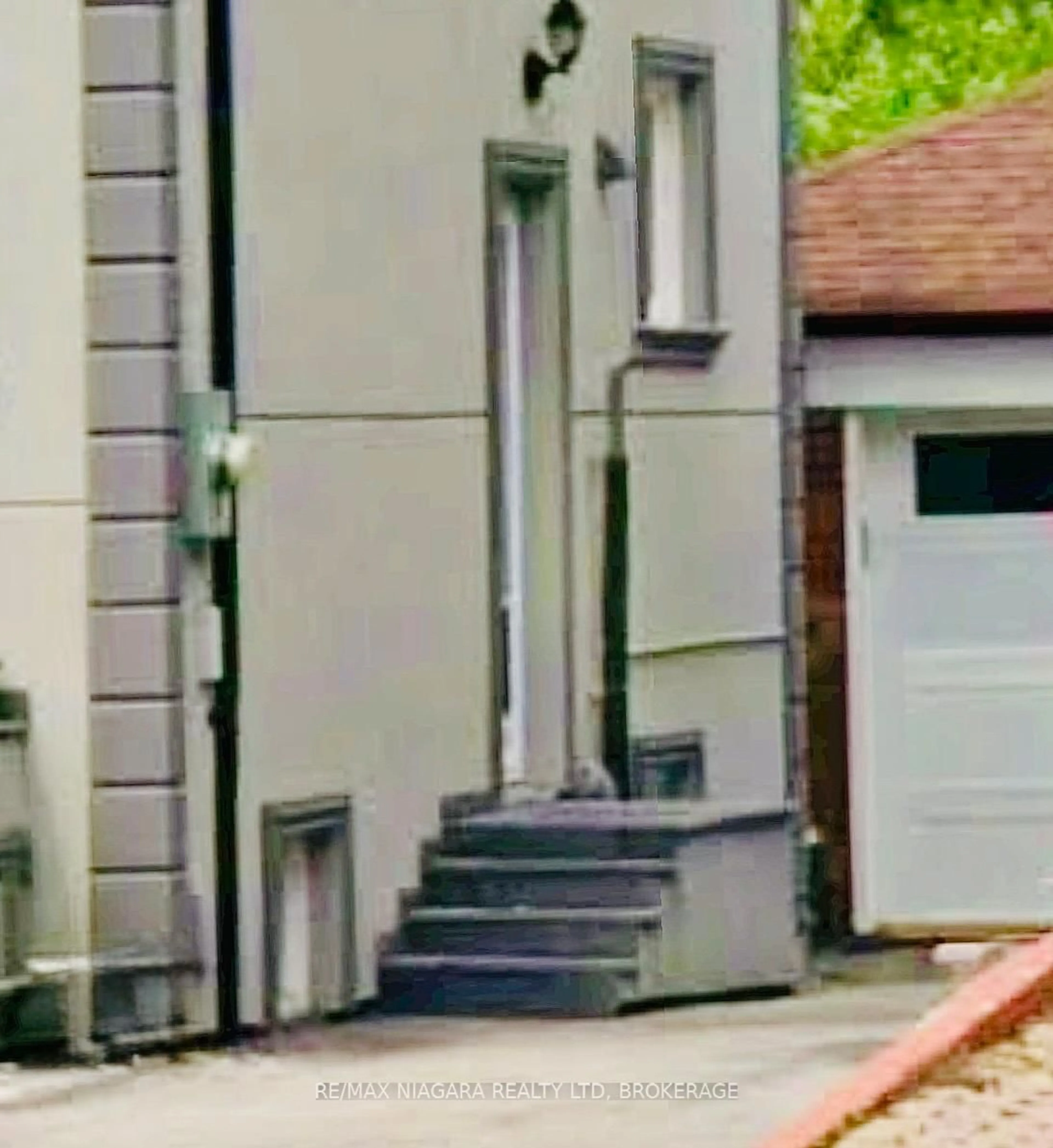 Blurry image for 844A Danforth Rd, Toronto Ontario M1K 1H5