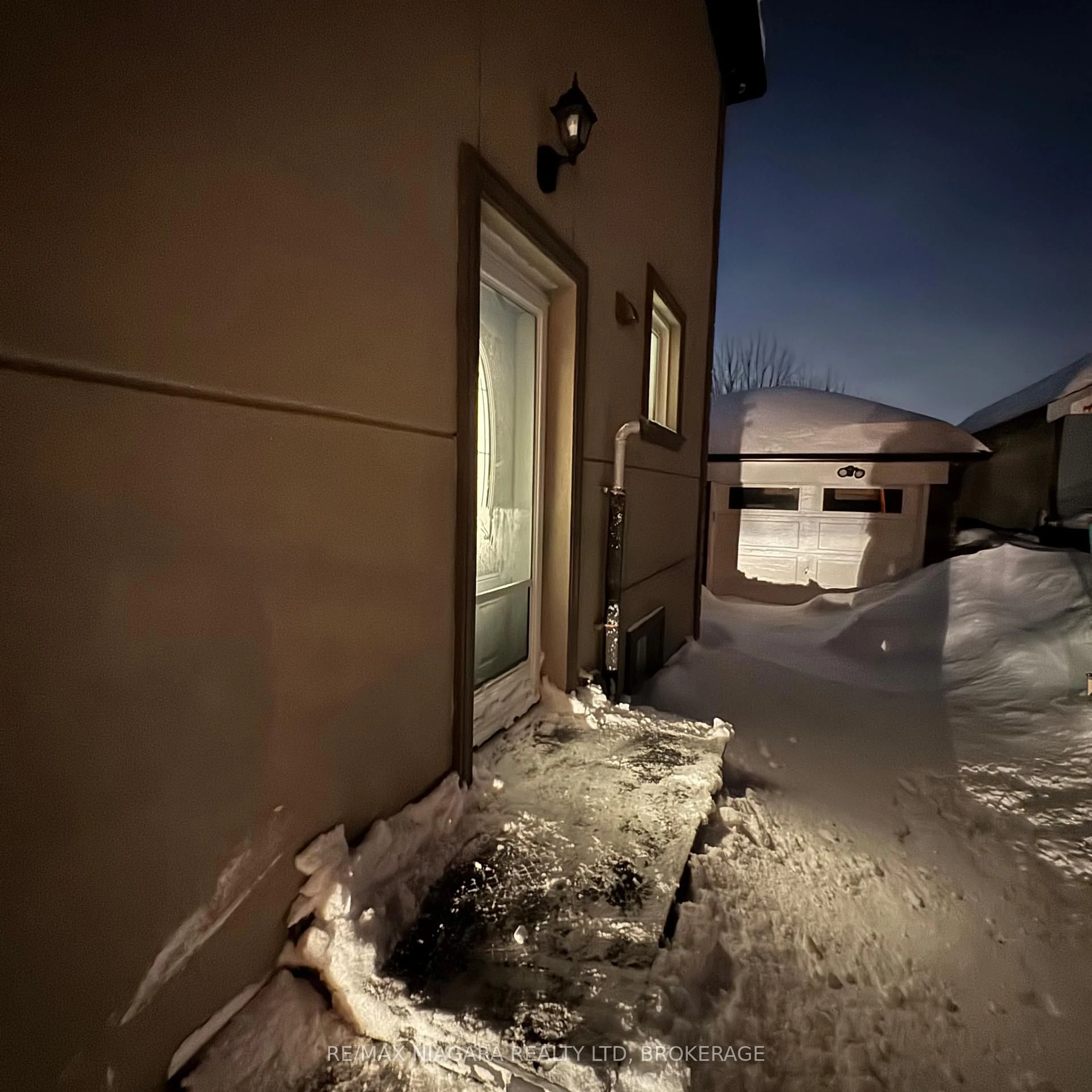 Unknown for 844A Danforth Rd, Toronto Ontario M1K 1H5