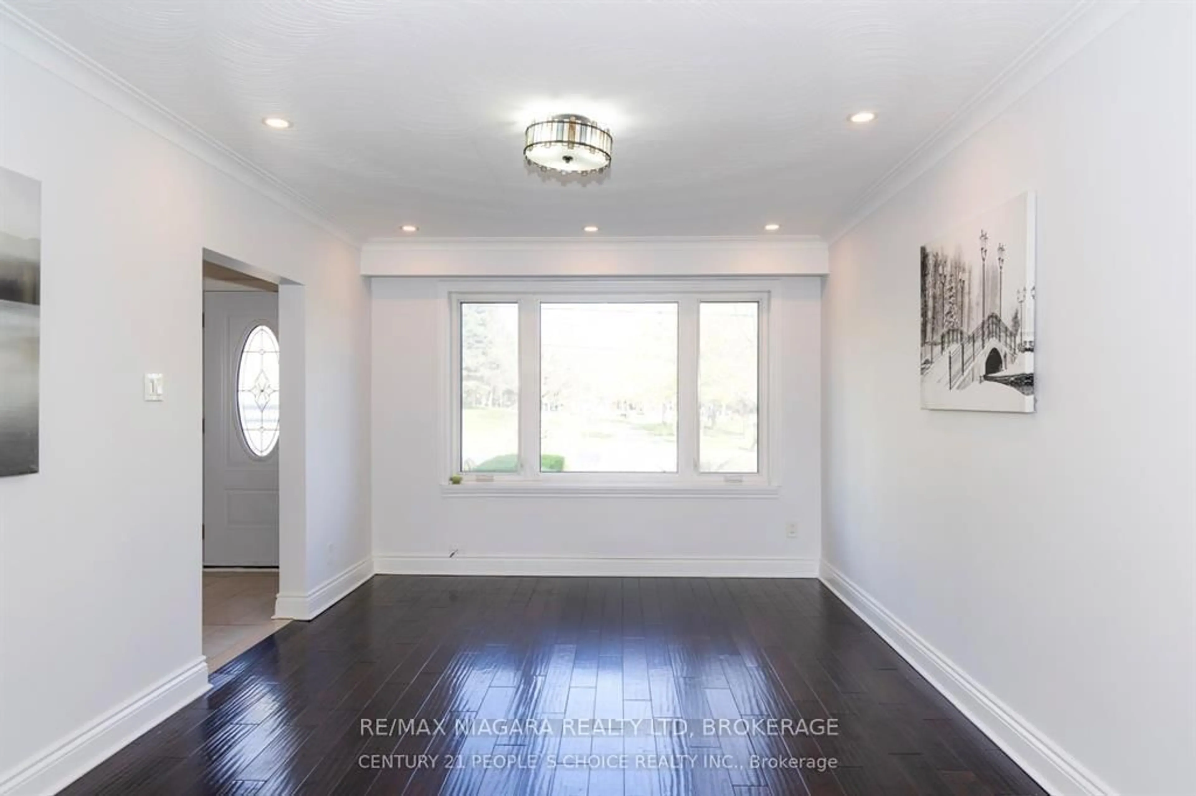 Indoor entryway for 844A Danforth Rd, Toronto Ontario M1K 1H5