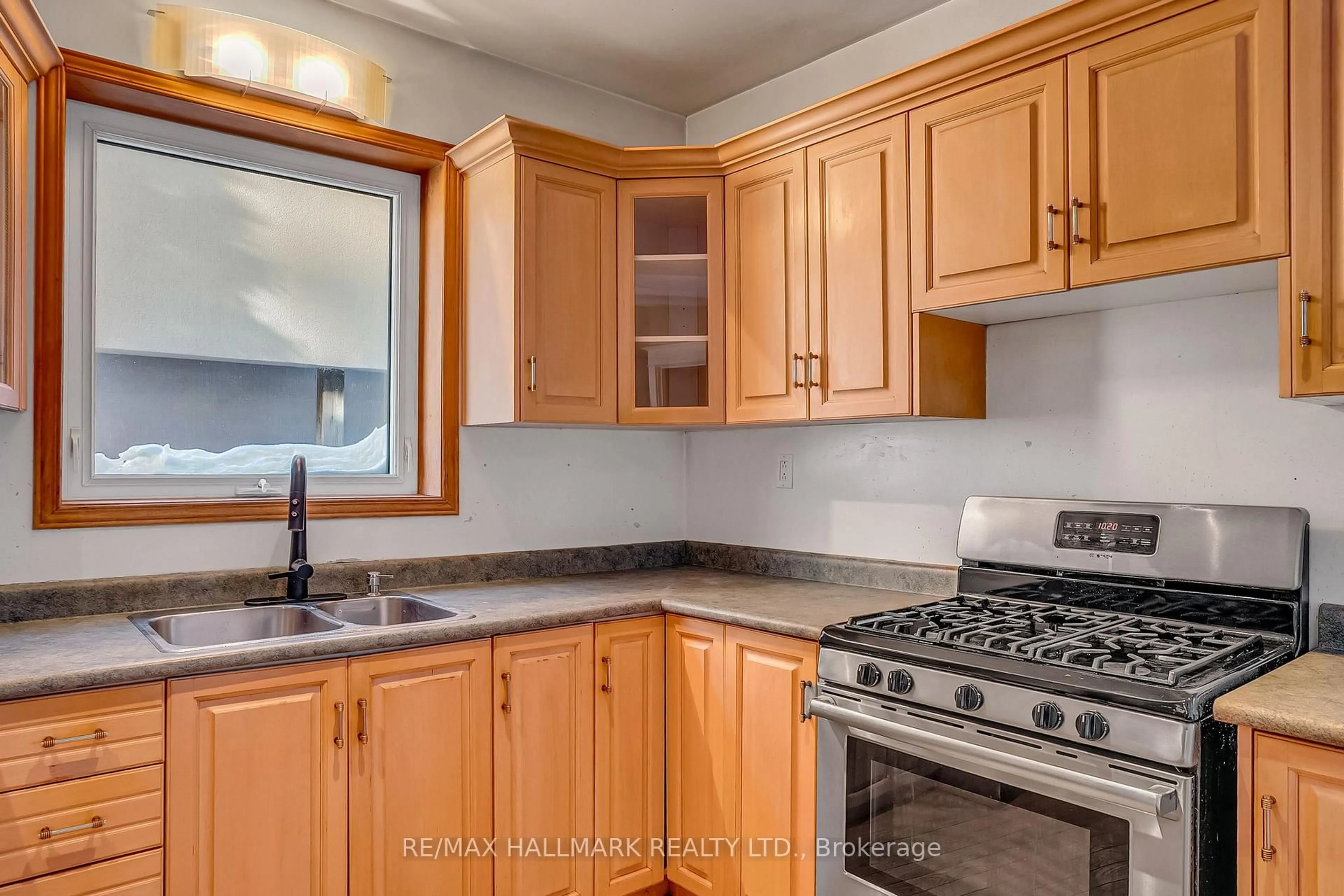 Standard kitchen, unknown for 4 Meadow Ave, Toronto Ontario M1N 1V6