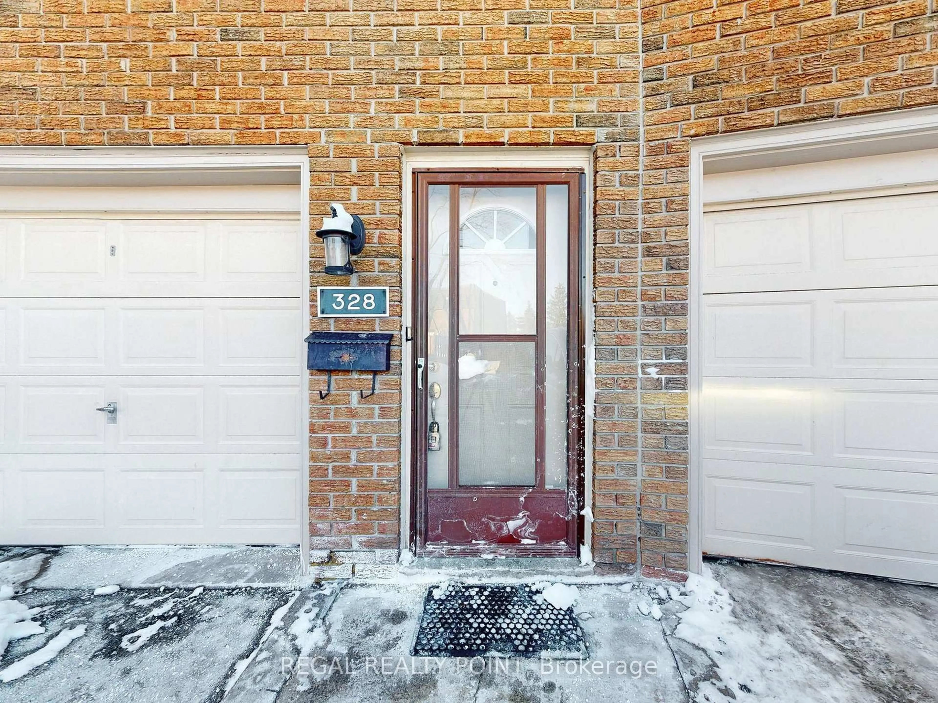 Indoor entryway for 328 Sprucewood Crt, Toronto Ontario M1W 1R1