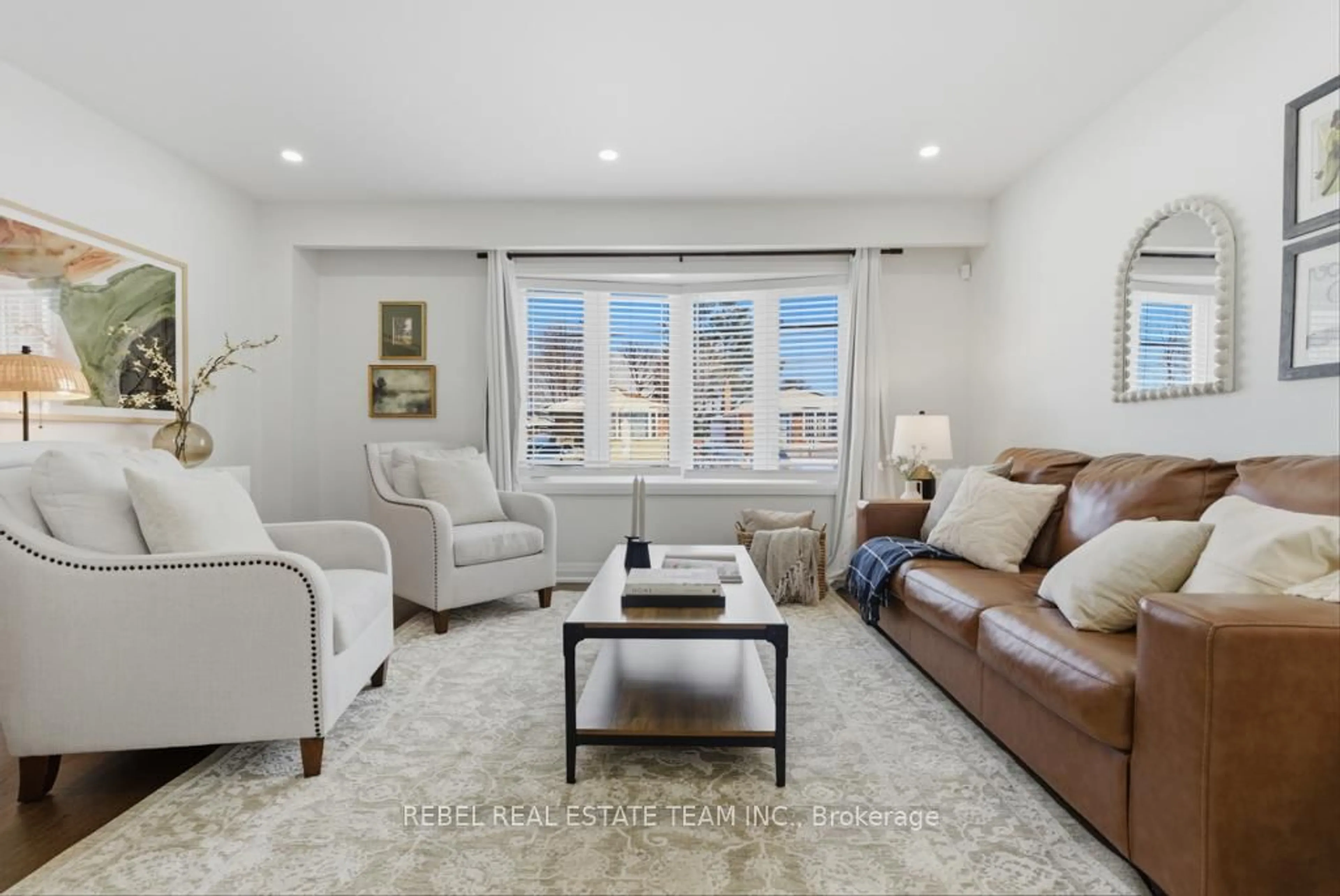 Living room with furniture, unknown for 244 Waverly St, Oshawa Ontario L1J 5V4