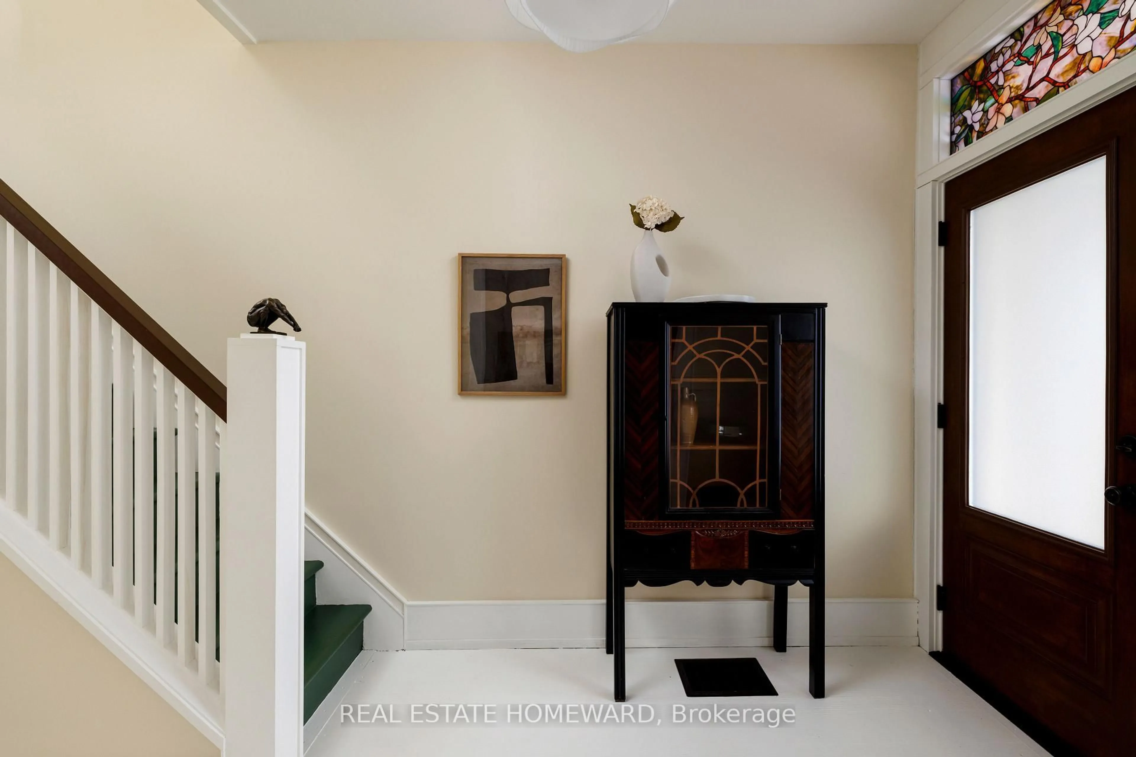 Indoor foyer for 34 Ashdale Ave, Toronto Ontario M4L 2Y7