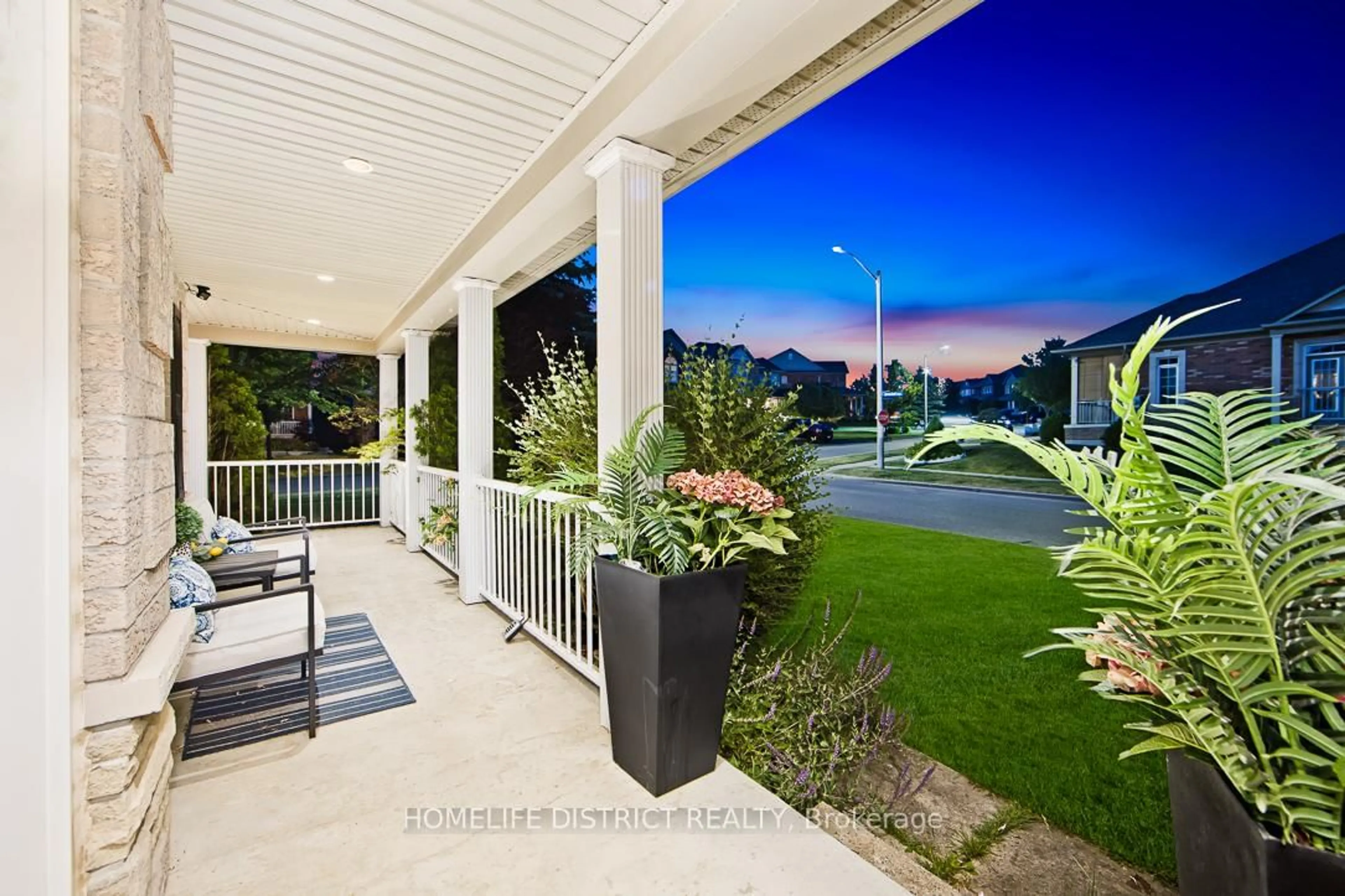 Patio, mountain view for 847 Greenleaf Circ, Oshawa Ontario L1K 2W7