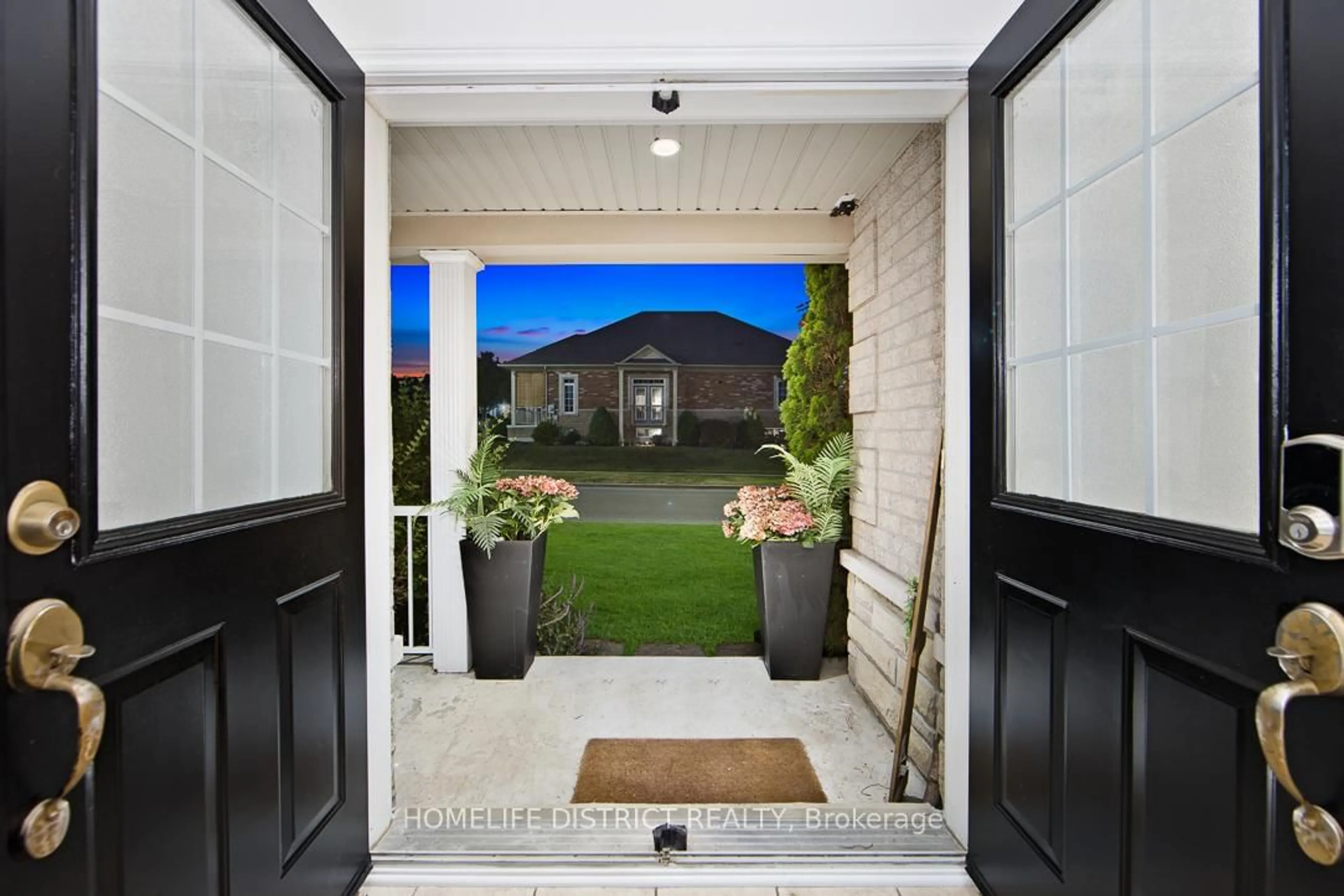 Indoor entryway for 847 Greenleaf Circ, Oshawa Ontario L1K 2W7