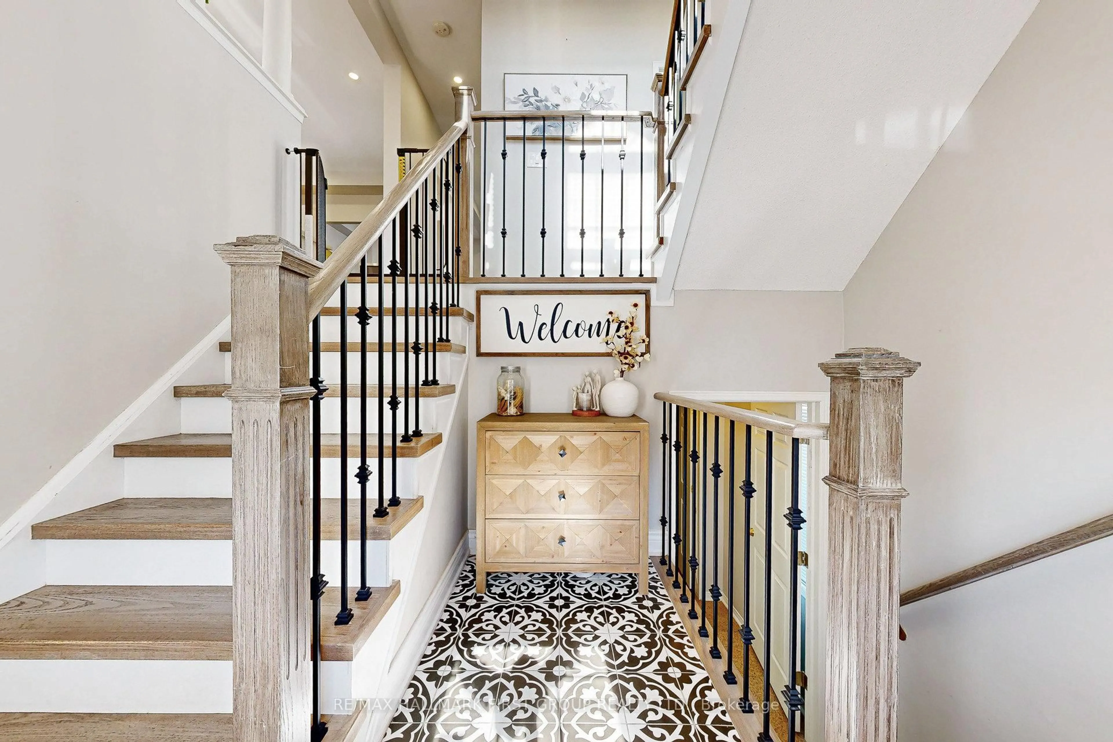 Unknown for 575 Steeple Hill #10, Pickering Ontario L1V 7E4