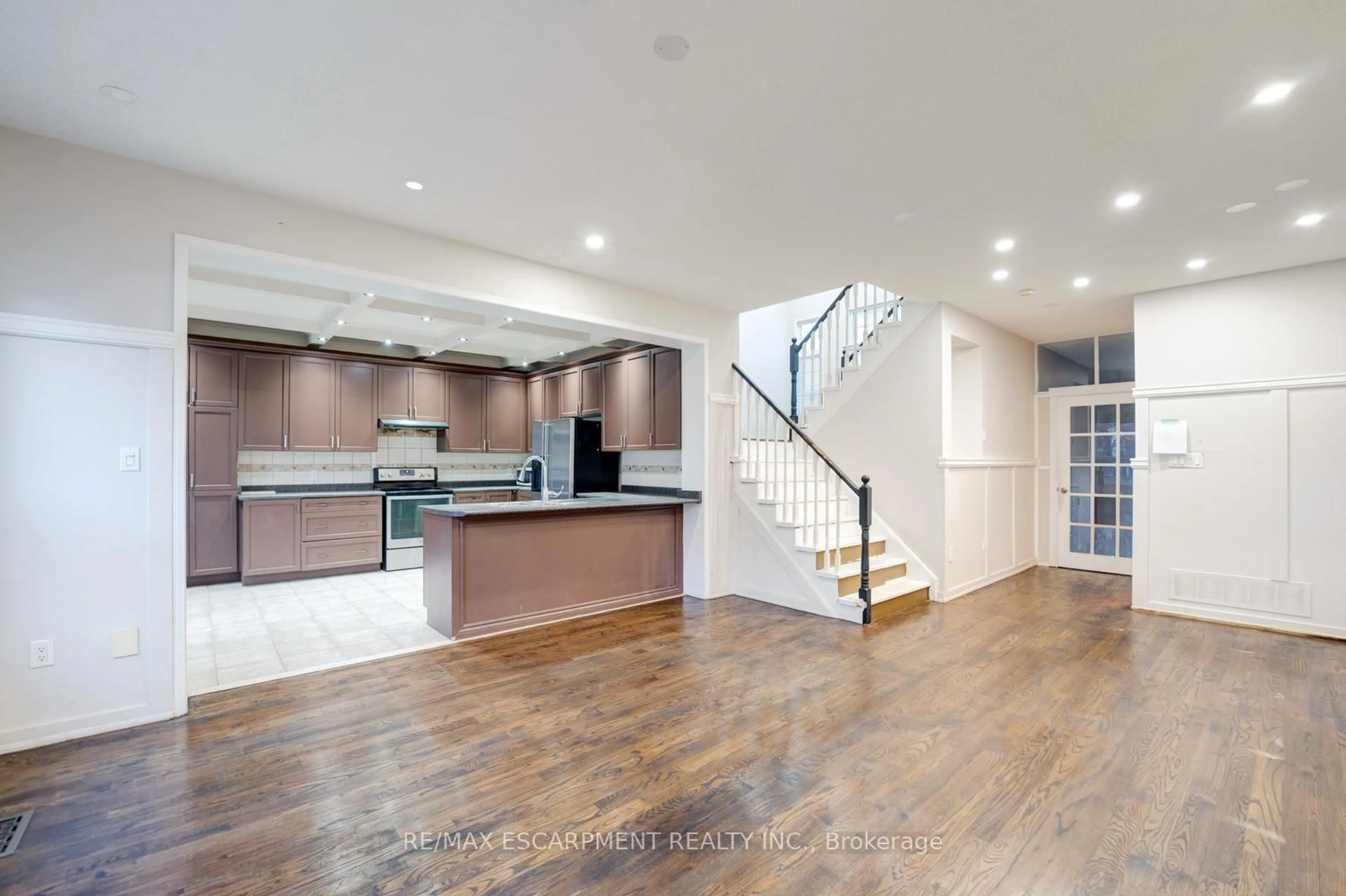 Open concept kitchen, unknown for 1140 Beneford Rd, Oshawa Ontario L1K 0A2