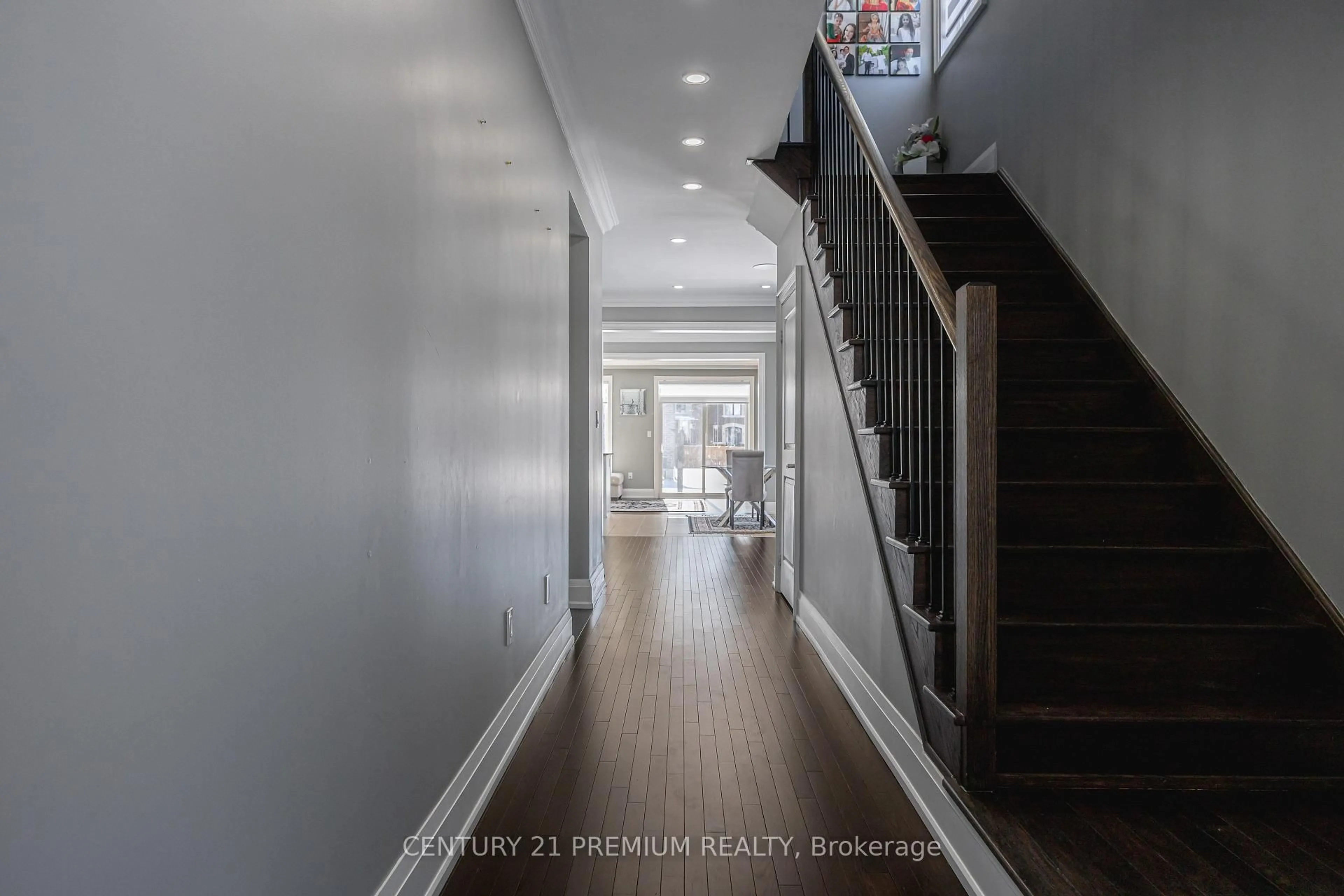 Indoor entryway for 25 Christine Elliott Ave, Whitby Ontario L1P 0B8