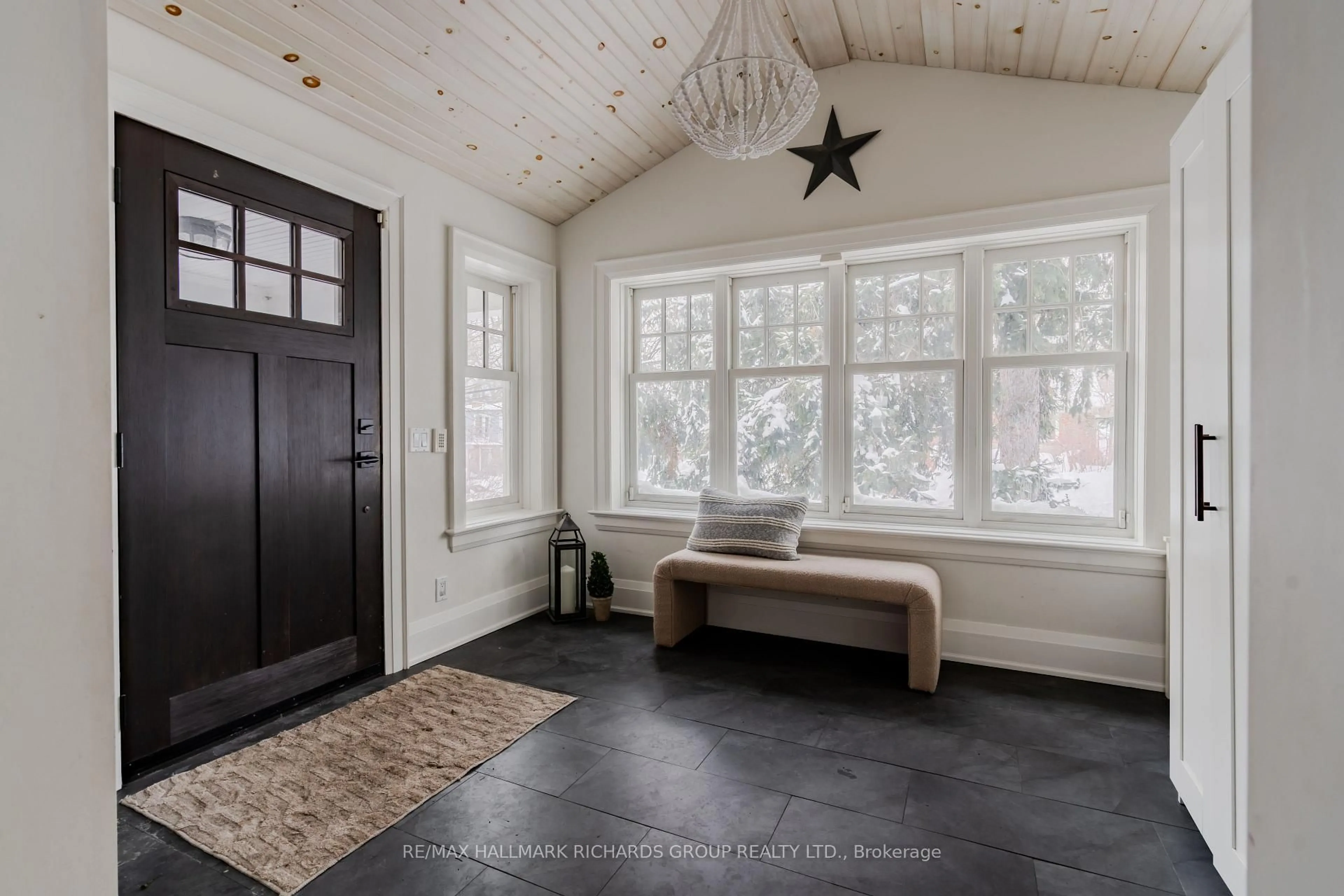 Indoor entryway for 45 Courcelette Rd, Toronto Ontario M1N 2S9