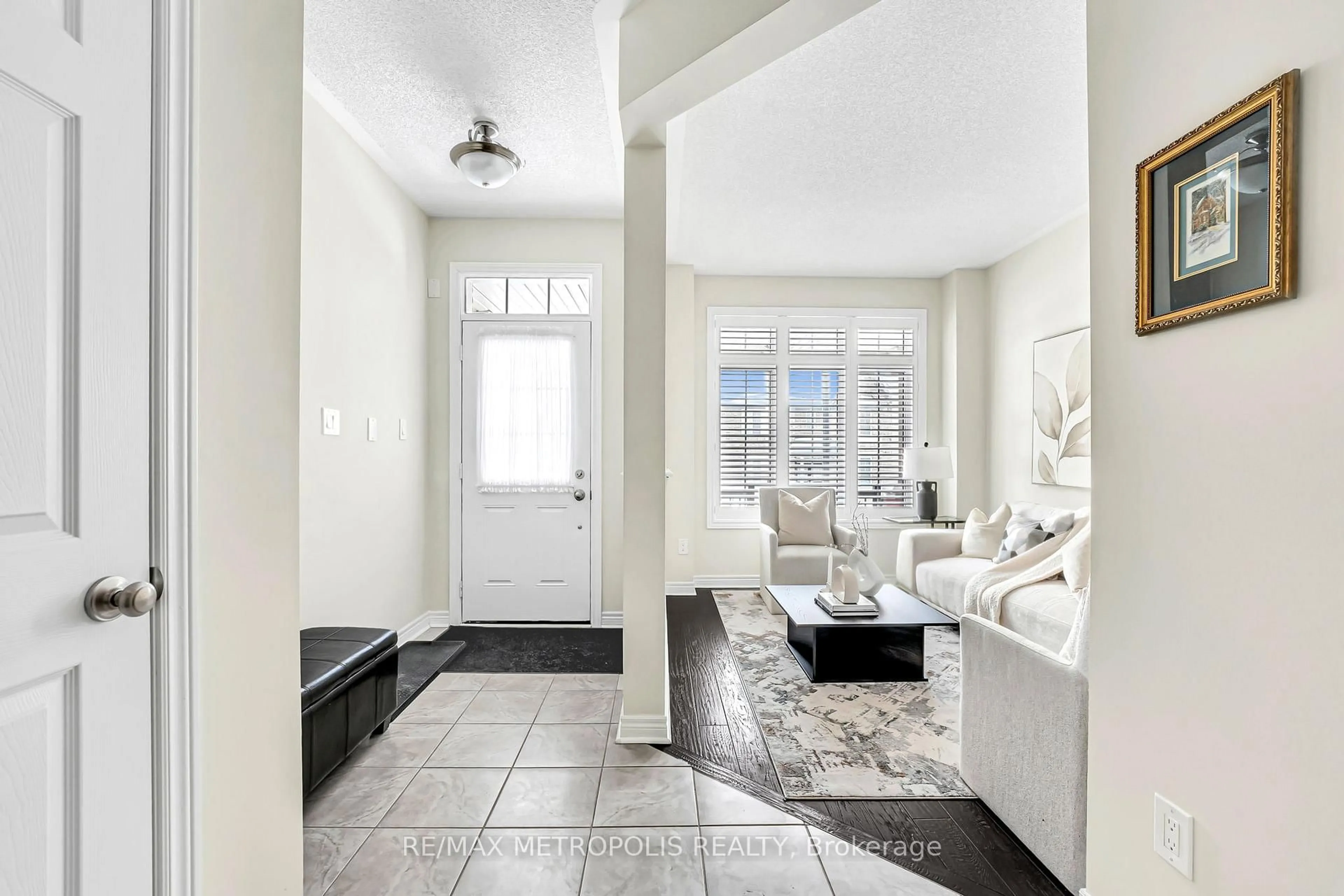 Indoor entryway for 22 Bignell Cres, Ajax Ontario L1Z 0P6