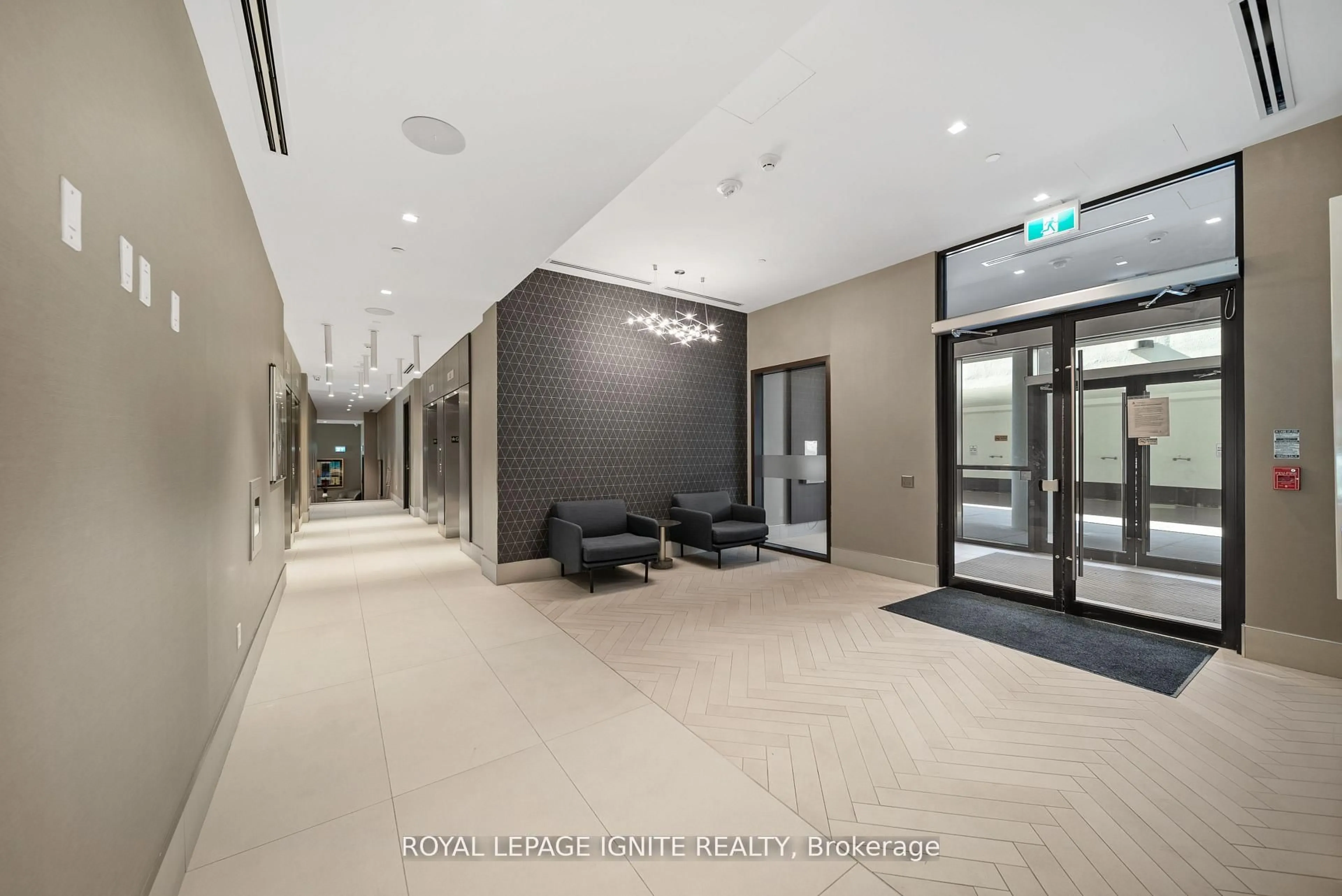 Indoor foyer for 2550 Simcoe St #906, Oshawa Ontario L1L 0R5