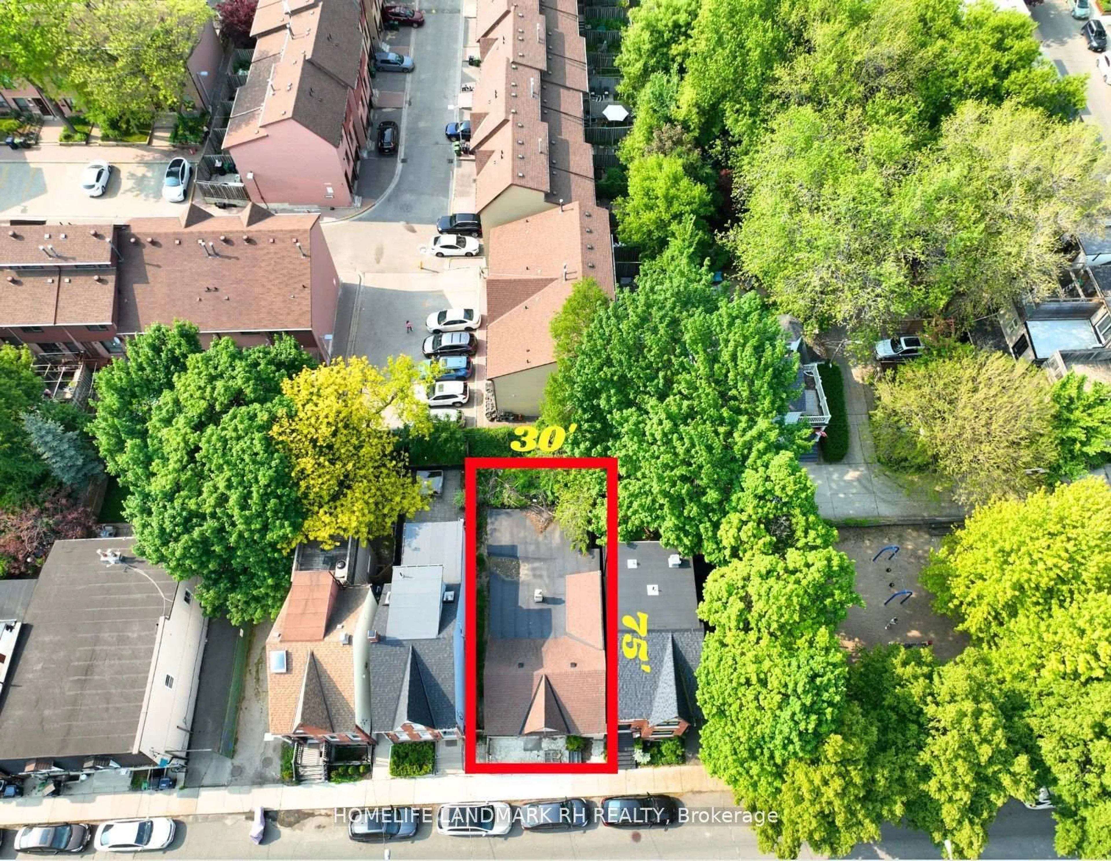 A pic from outside/outdoor area/front of a property/back of a property/a pic from drone, city buildings view from balcony for 70 Allen Ave, Toronto Ontario M4M 1T4