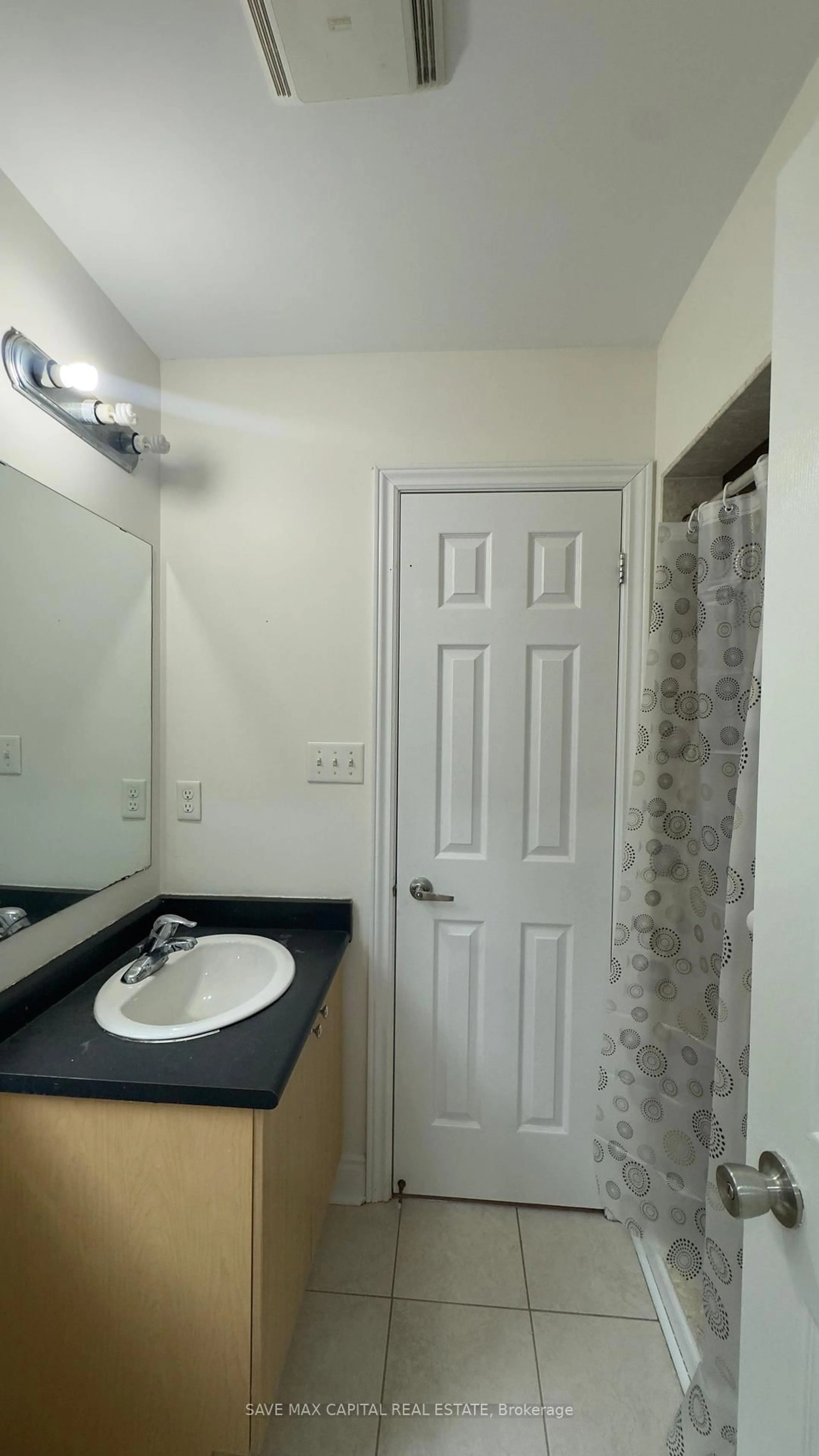 Standard bathroom, unknown for 530 Kingston Rd #19, Pickering Ontario L1V 0C3