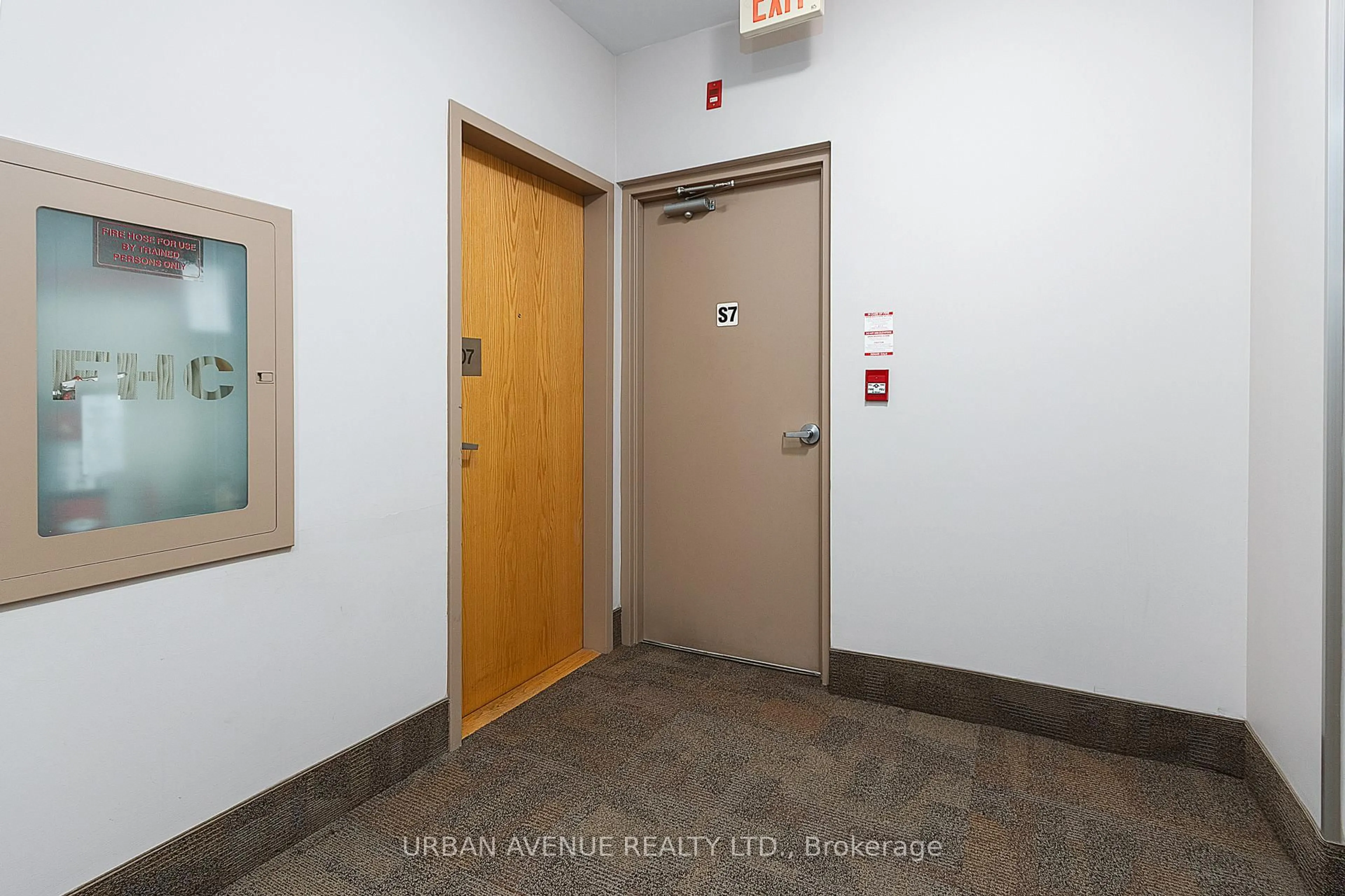 Indoor foyer for 44 Bond St #707, Oshawa Ontario L1G 6R2