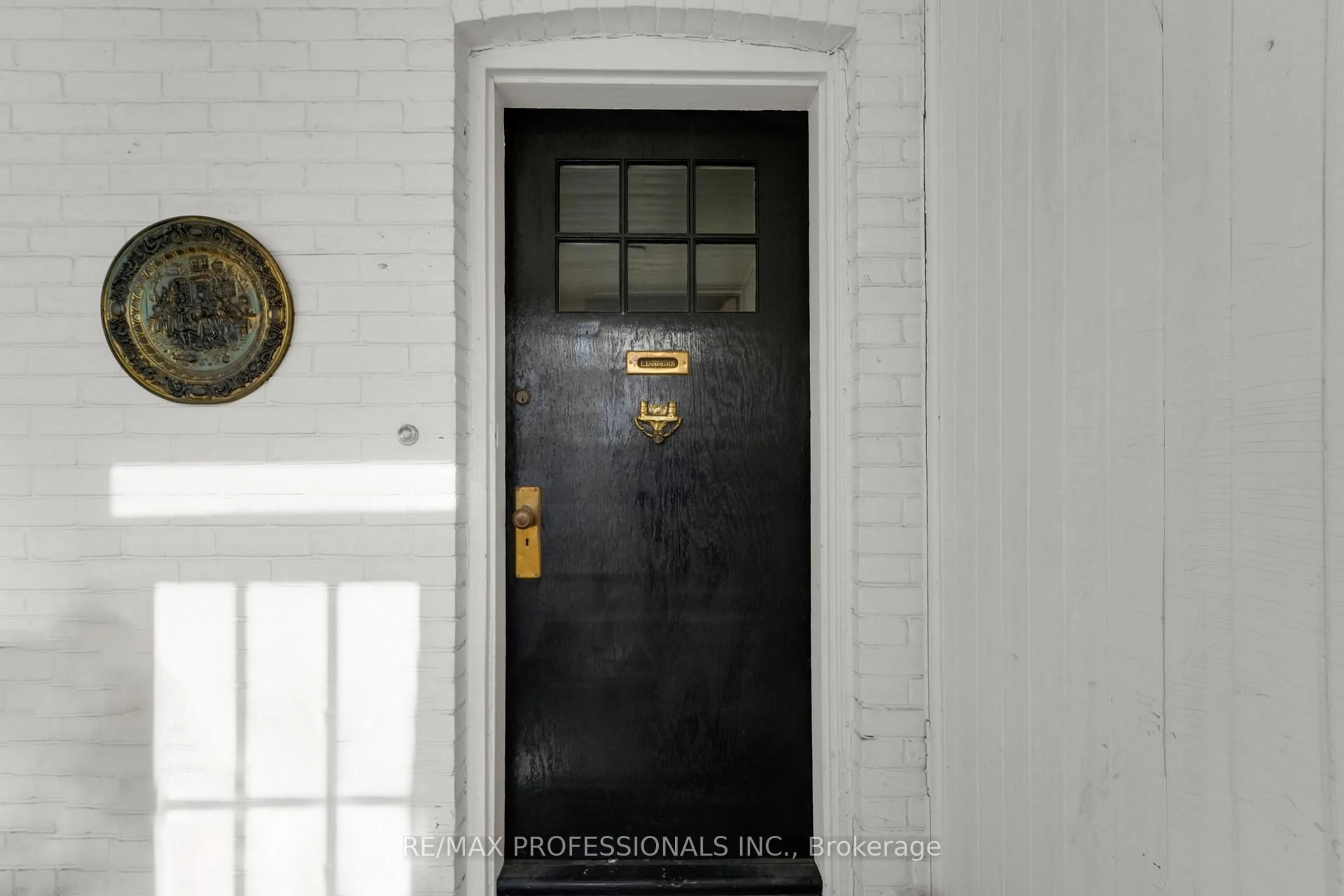 Indoor entryway for 68 Dixon Ave, Toronto Ontario M4L 1N6